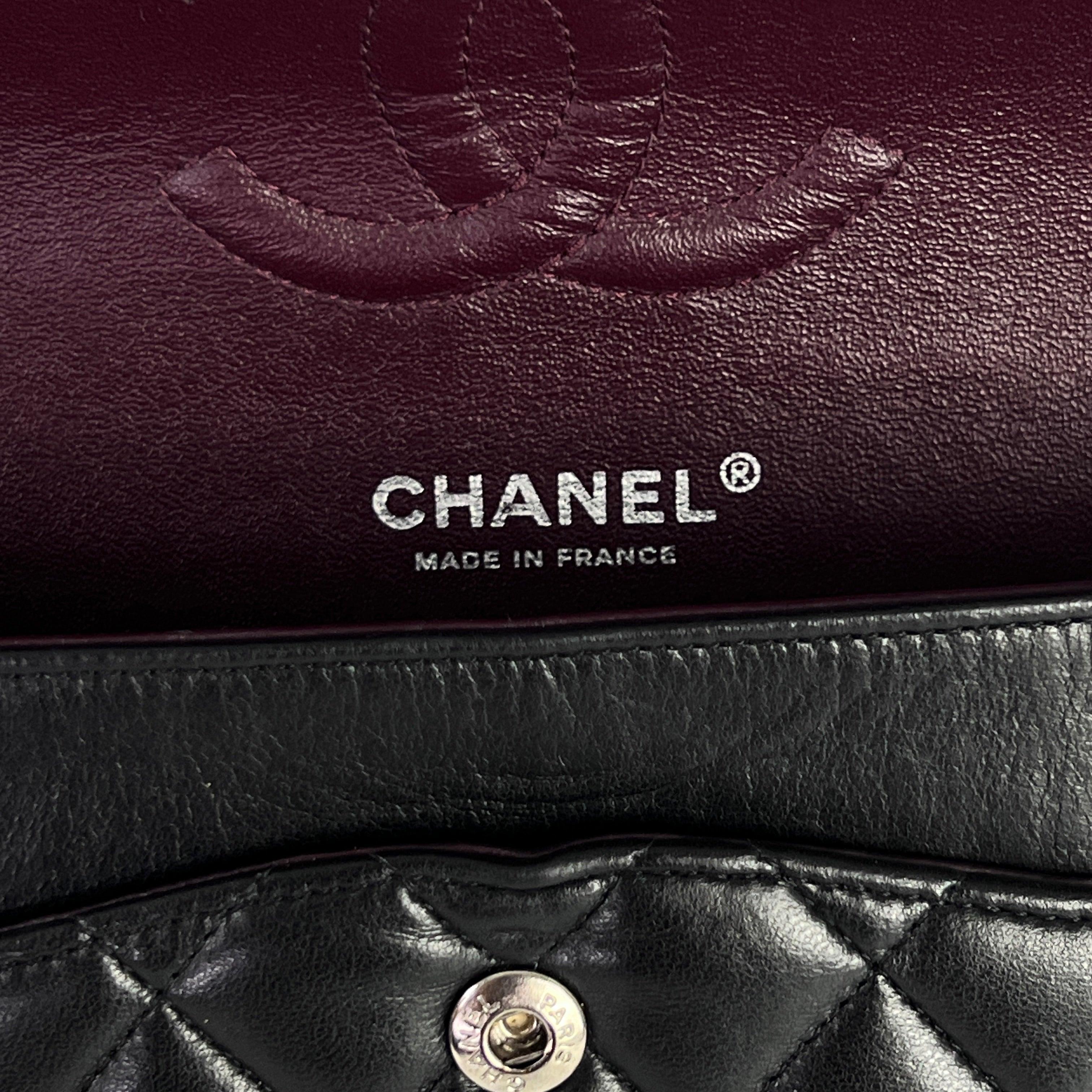 Chanel Classic Medium Double Flap Borsa in pelle di agnello nera A. Silver in vendita 1