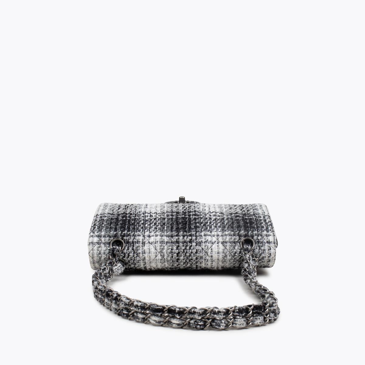 Women's Chanel Classic Medium Double Flap Bag For Sale