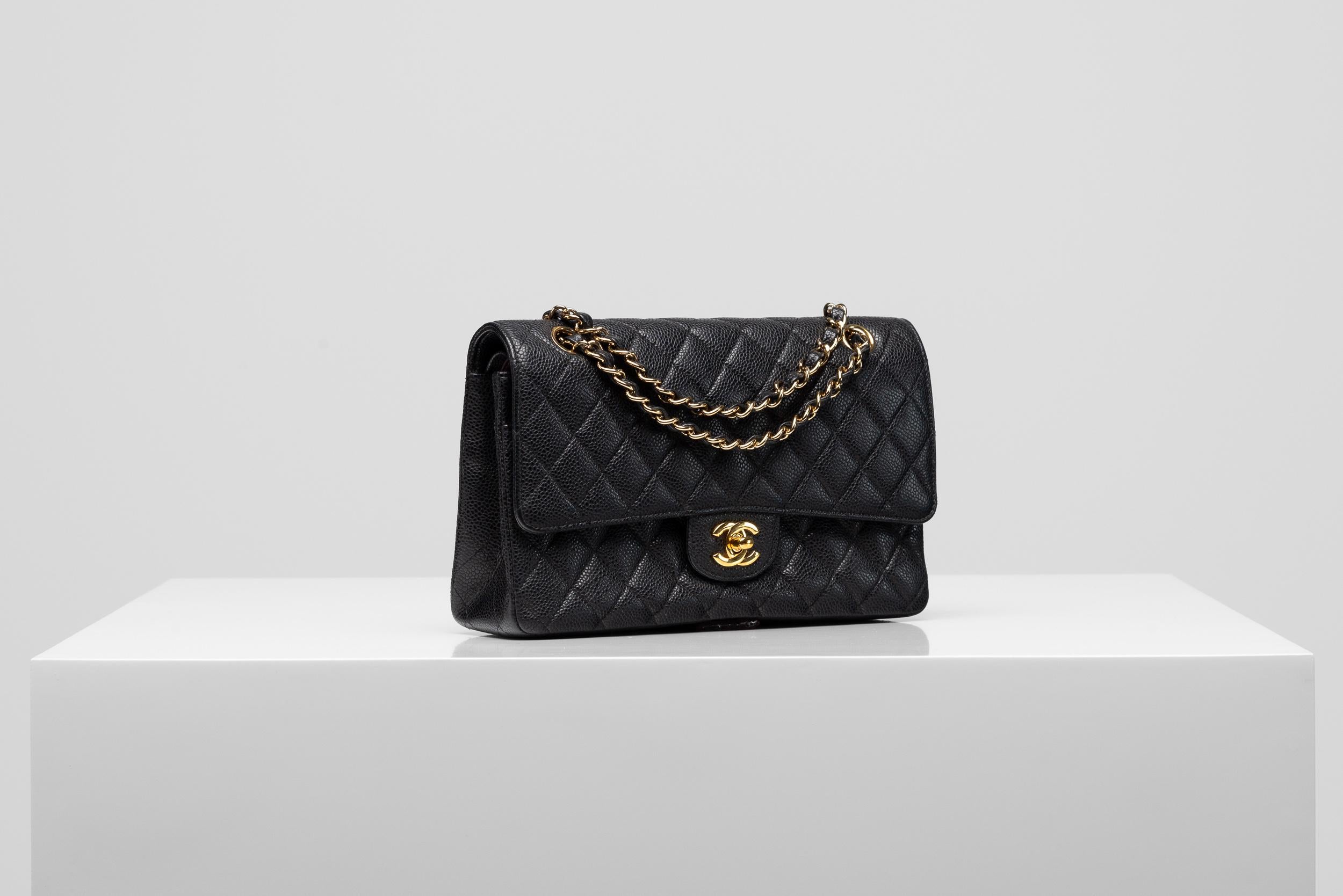 Chanel Classic Medium Flap Caviar Black Gold Hardware In Good Condition In Roosendaal, NL