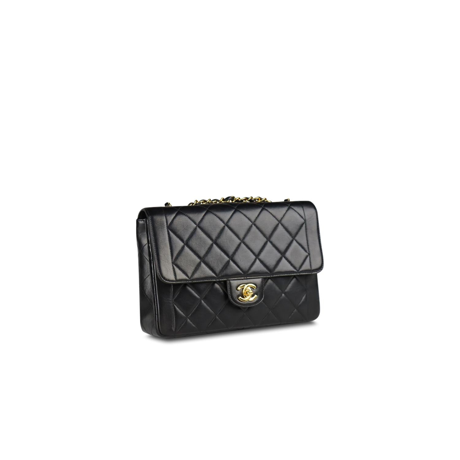 Black quilted leather Chanel Classic Medium Single Flap Bag with

– Gold-tone hardware
– Convertible chain-link and leather shoulder strap
– Tonal leather lining
– Single patch pocket at back
– Dual pockets at interior wall; one with zip closure and