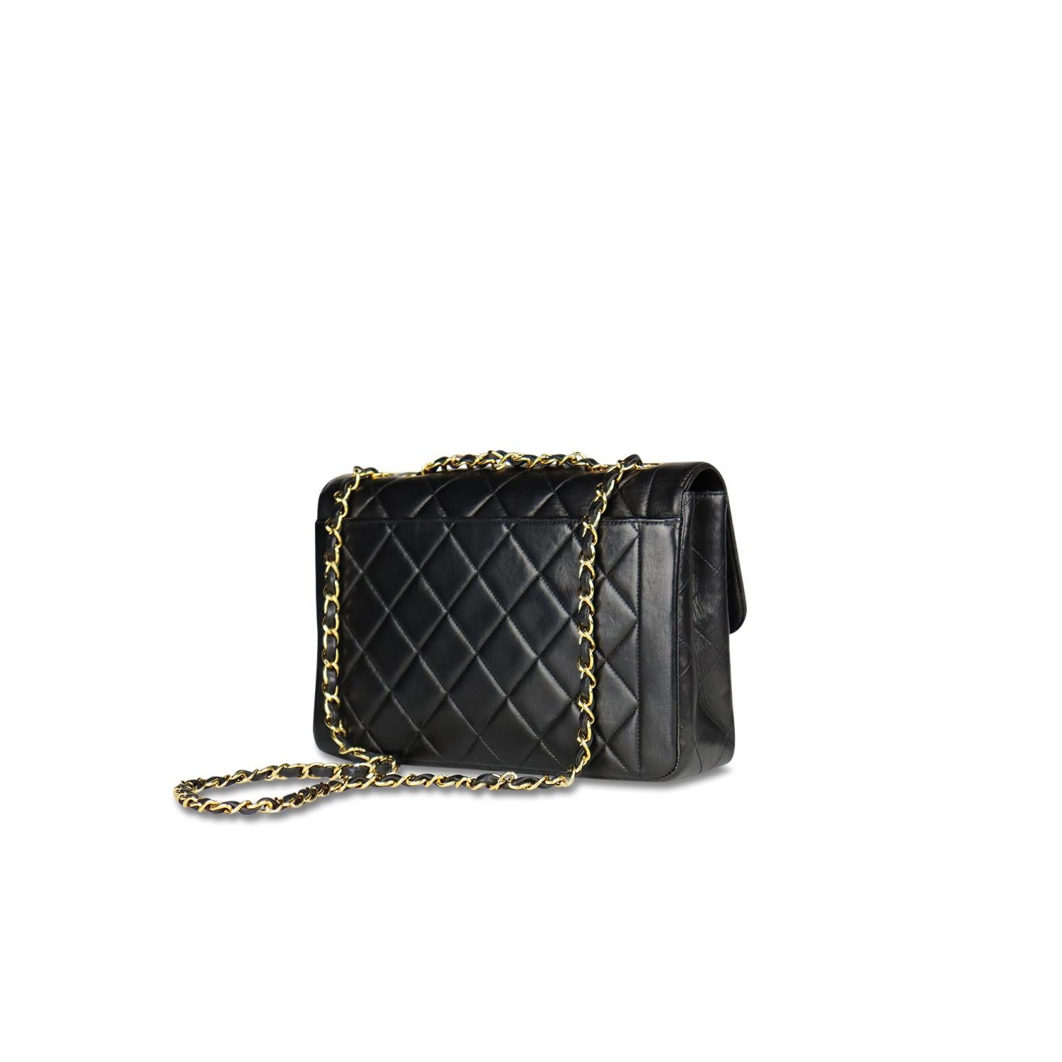 Chanel Classic Medium Single Crossbody Flap Bag In Good Condition For Sale In Sundbyberg, SE