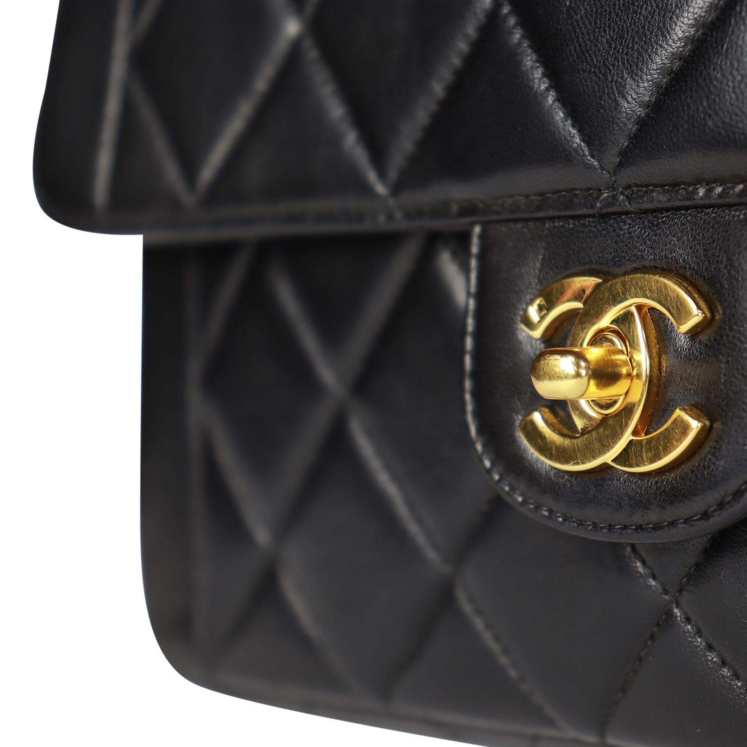 Women's Chanel Classic Medium Single Crossbody Flap Bag For Sale