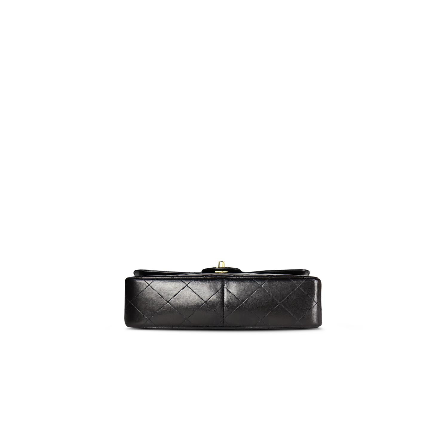 Chanel Classic Medium Single Crossbody Flap Bag For Sale 2