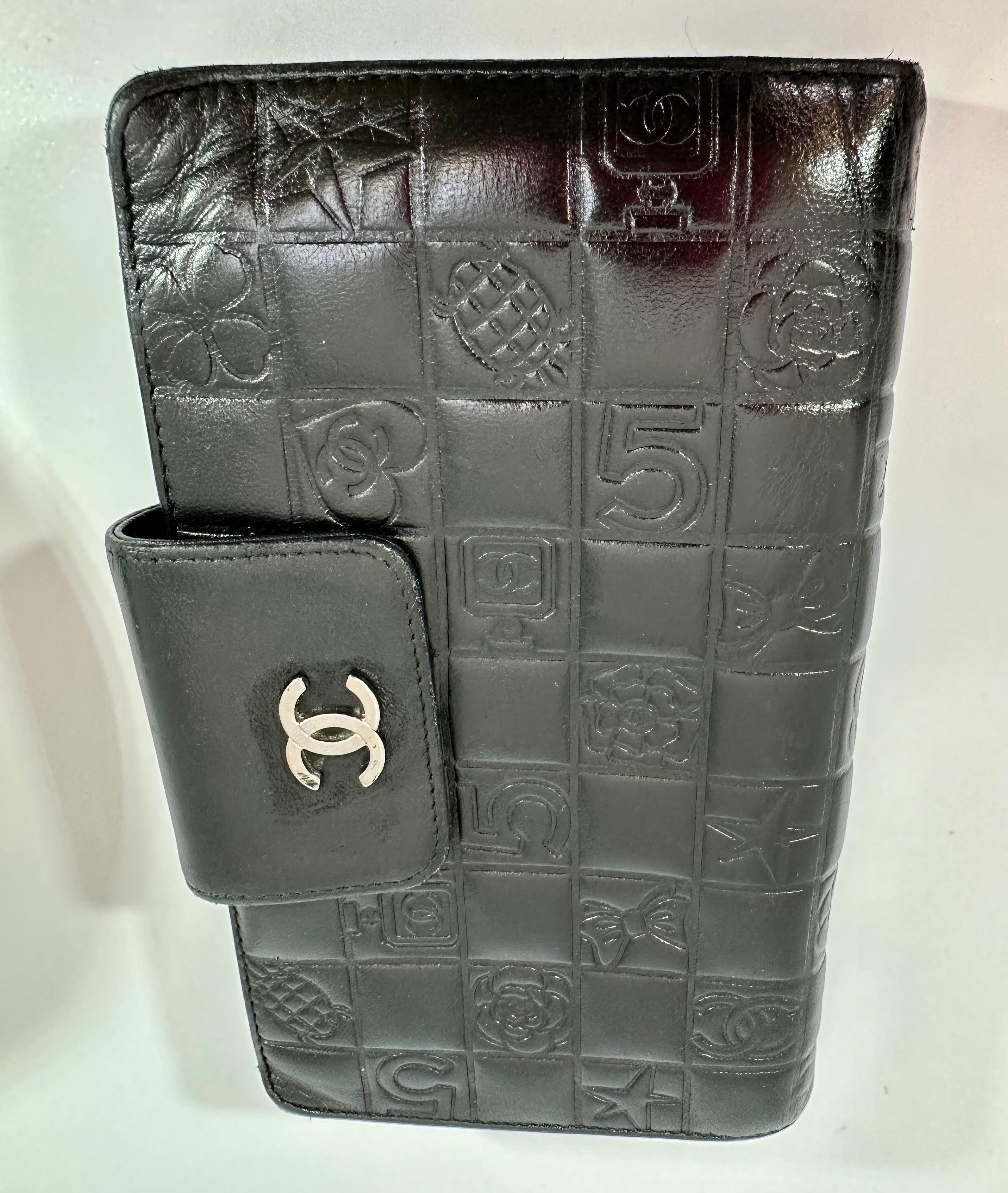 Chanel Classic n Black  Leather CC French Kisslock Long Wallet  In Good Condition For Sale In New York, NY