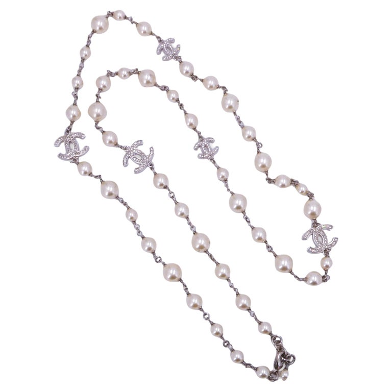 Chanel Classic Pearl 5 Motif Strand CC Crystal Inlay Necklace