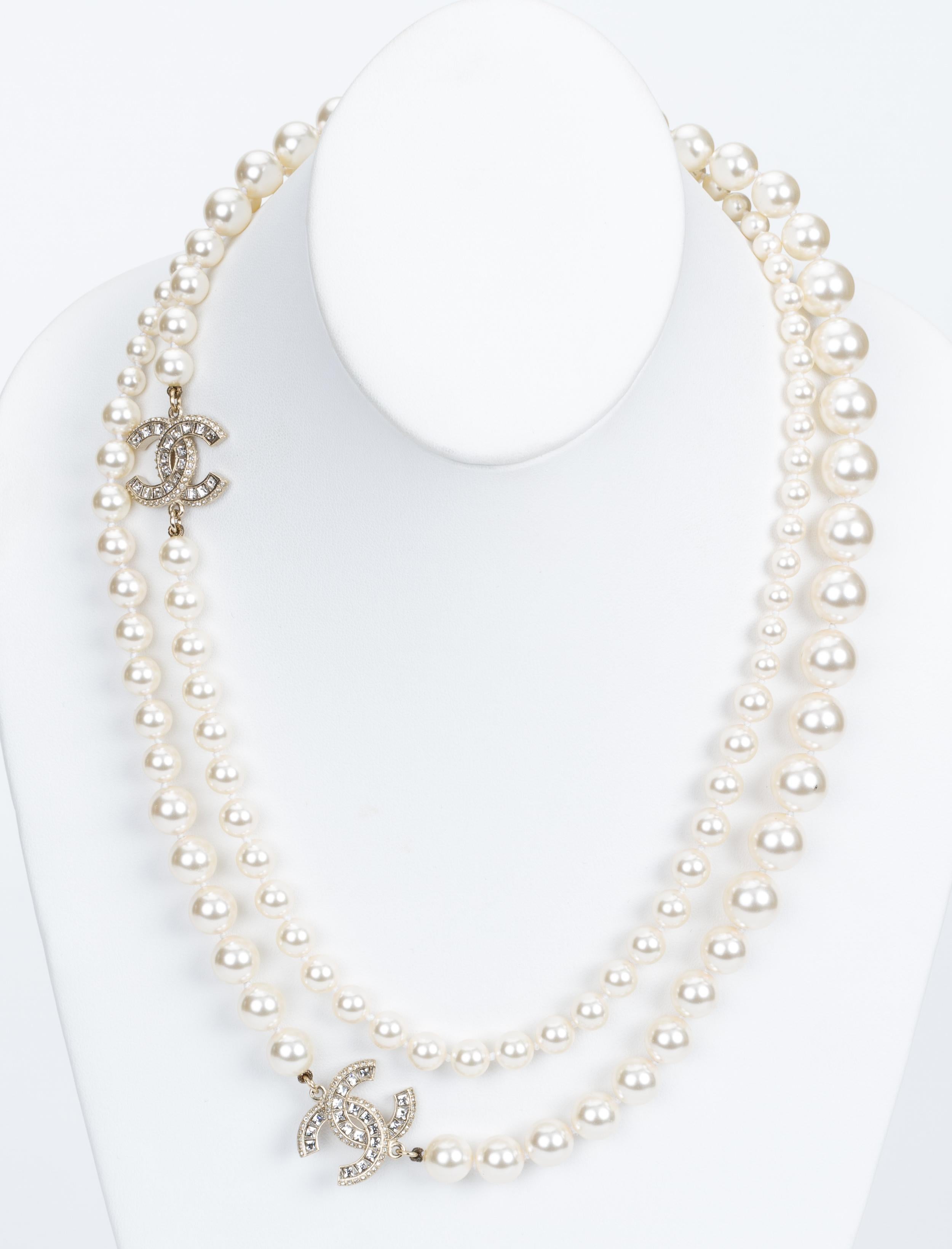 Chanel Classic Pearl CC Rhinestone Long Necklace In Excellent Condition In West Hollywood, CA