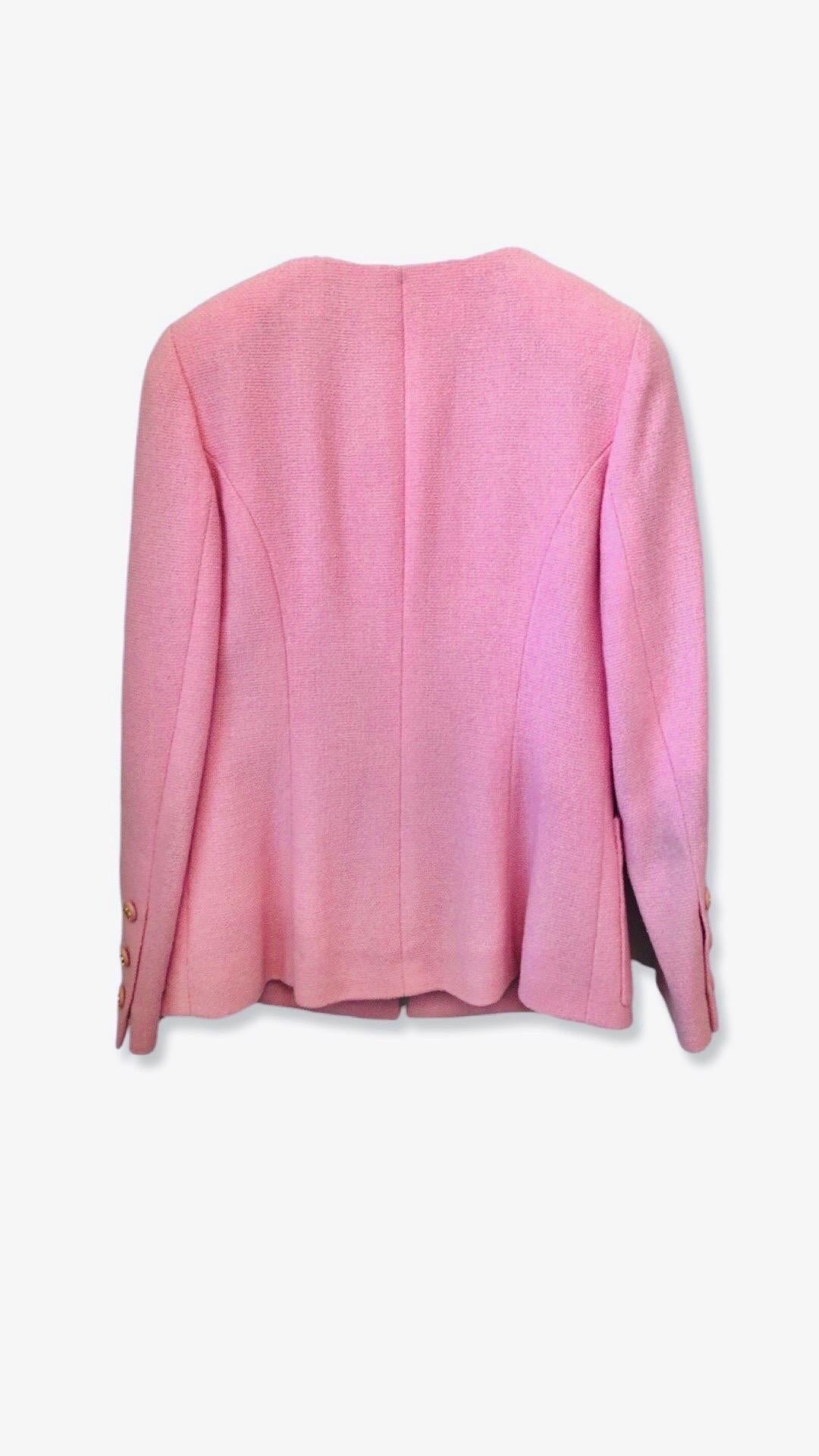 - Chanel pink round neck summer wool jacket from spring 1994 collection. 

- Featuring four front pockets with pink 