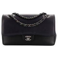 Sac à double rabat classique Chanel en cuir de veau pur de taille moyenne