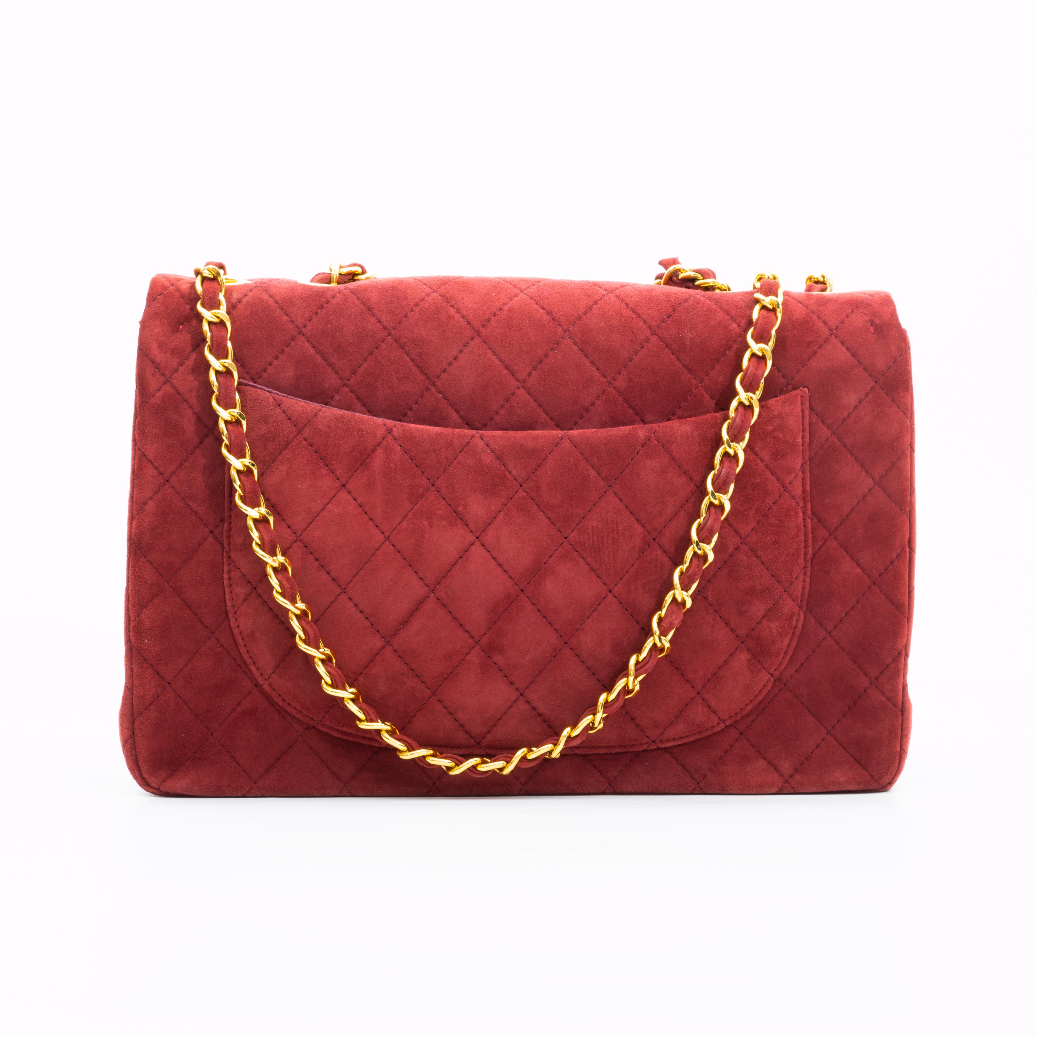 This bag is made with diamond quilted suede in burgundy with gold tone hardware. The bag features a chain interlaced with leather shoulder strap, a main fold-over top, CC turn lock closure, back slip pocket, and an interior with leather lining in