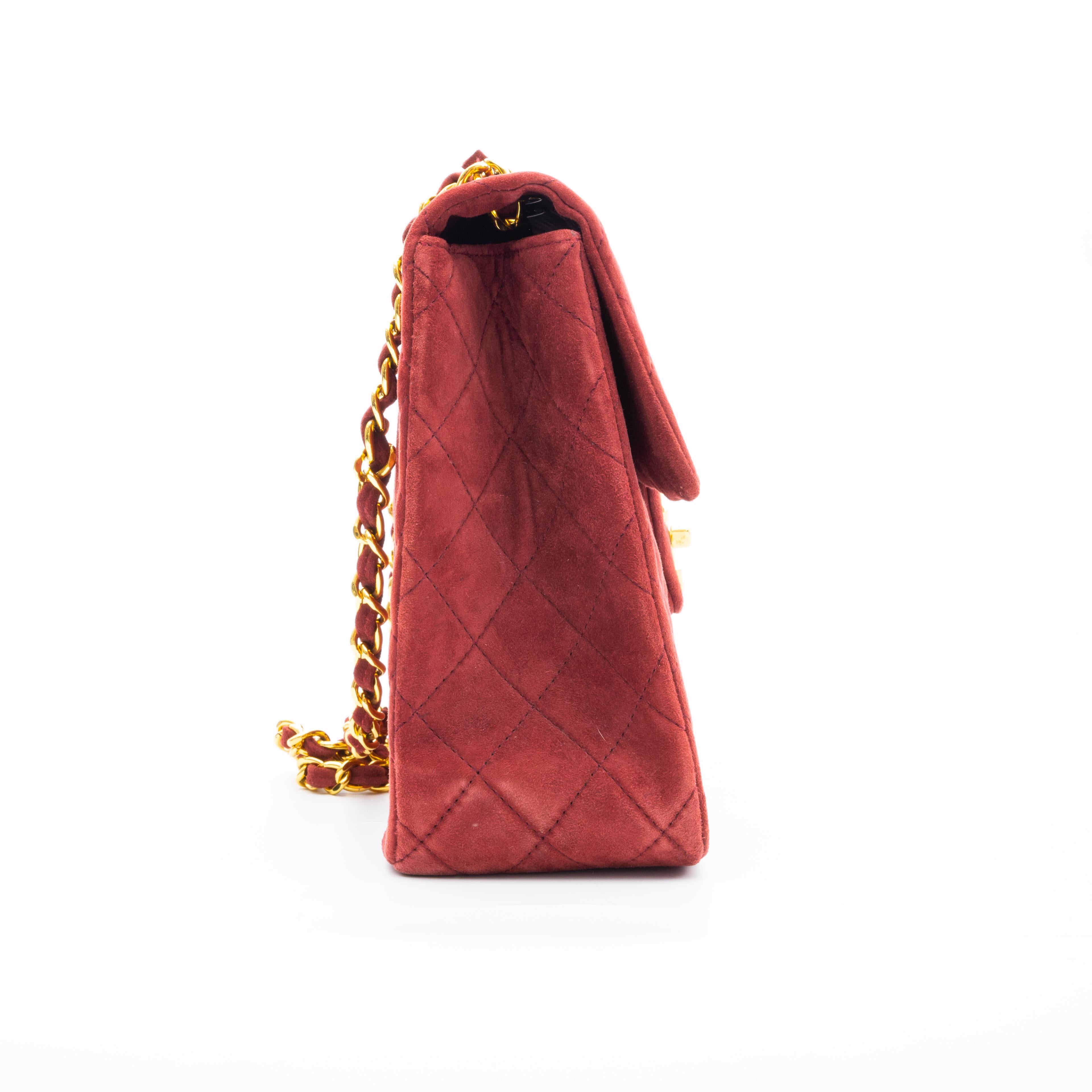 Chanel Classic Jumbo sac à rabat simple en daim bordeaux matelassé en vente 2
