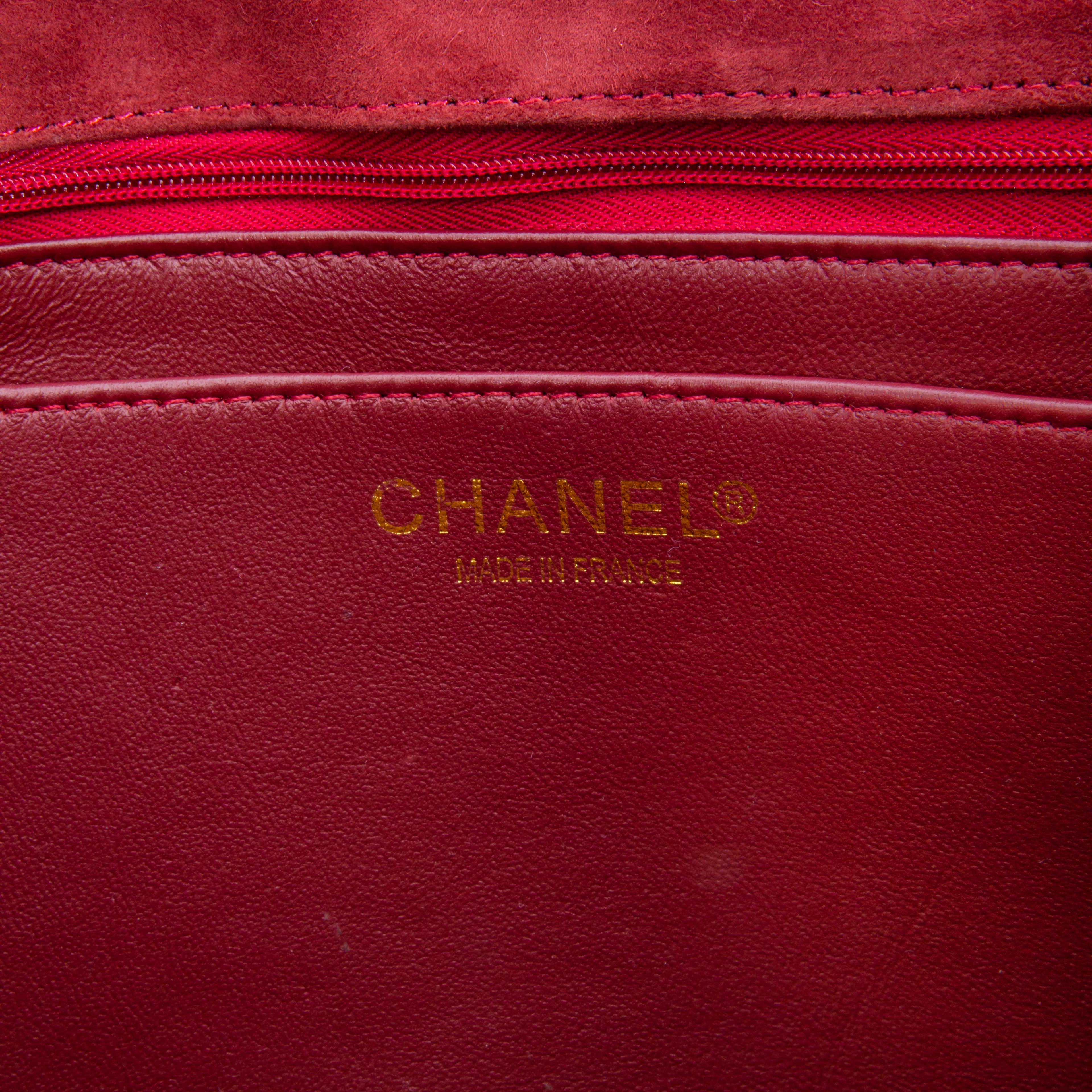 Chanel Classic Jumbo sac à rabat simple en daim bordeaux matelassé en vente 5