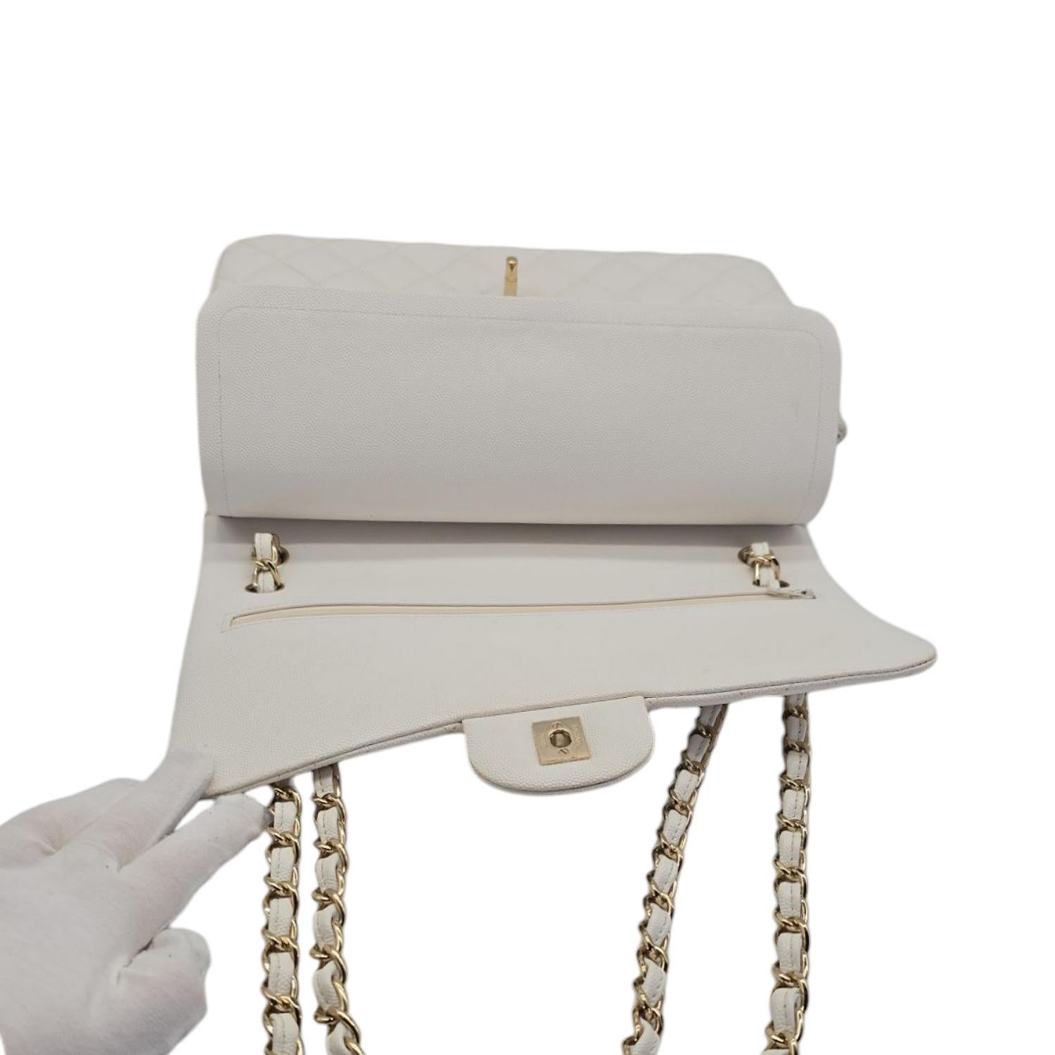Chanel Classic Quilted Caviar Jumbo Double Flap Bag For Sale 1