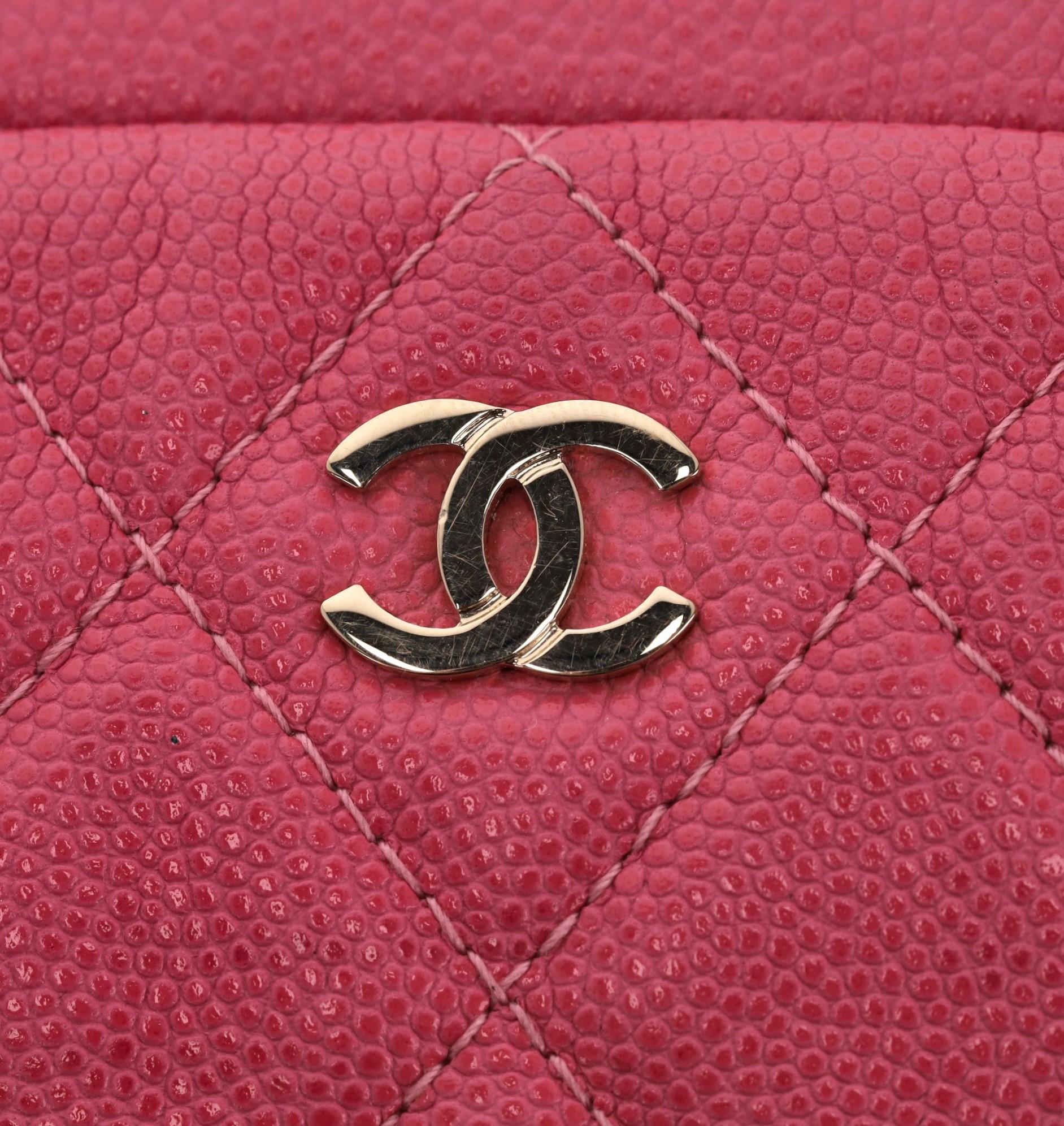 Chanel Classic Quilted Caviar Leather 'CC' Logo Cosmetic Case/Pouch In Excellent Condition For Sale In London, GB