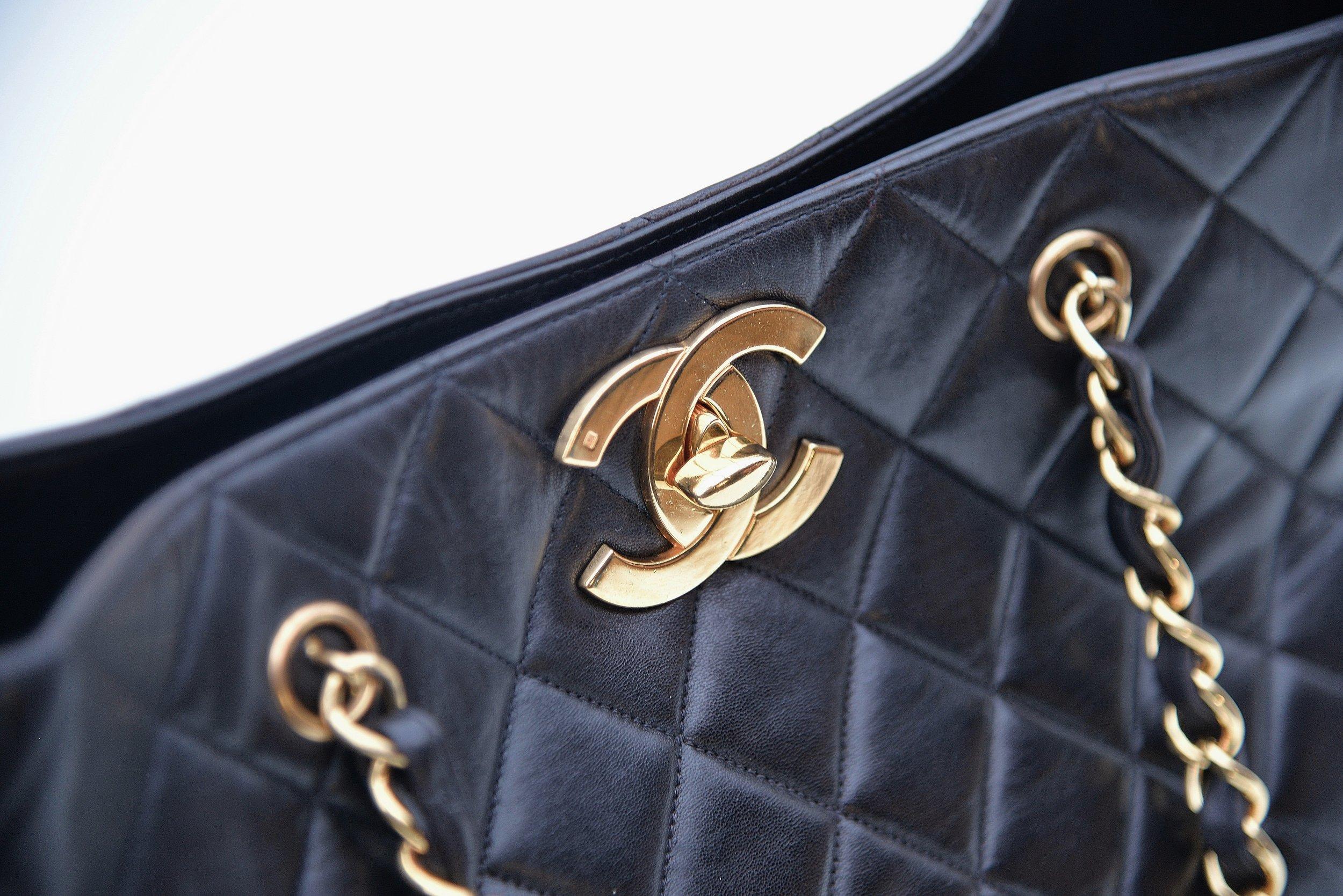 chanel vintage shopper