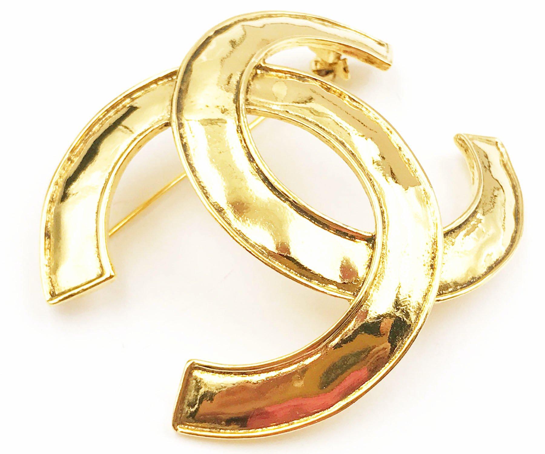 Chanel Classic Rare Vintage Gold Plated CC Large Brooch In Excellent Condition In Pasadena, CA