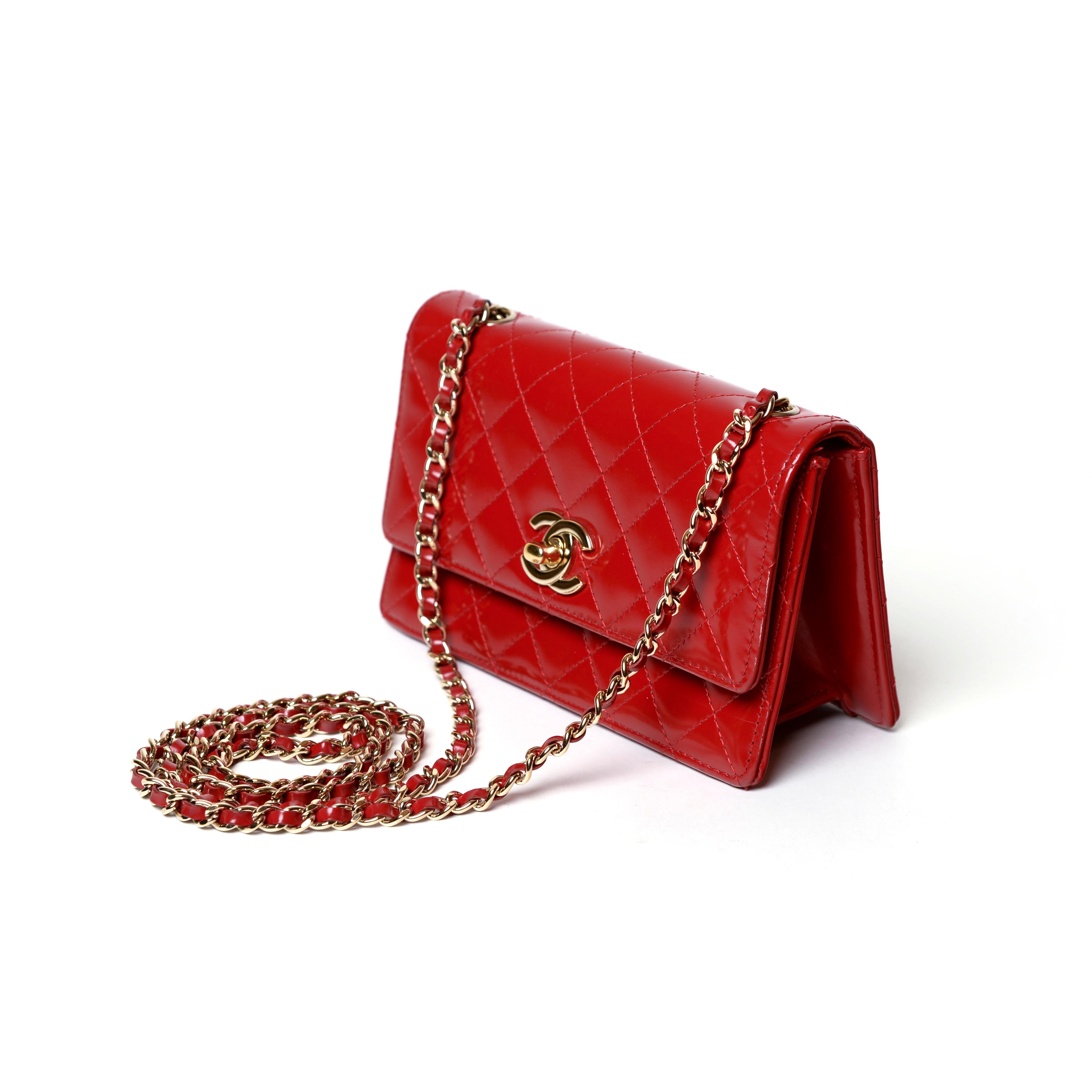 Chanel Classic Red Mini Flap Bag Patent Leather In Good Condition For Sale In Roosendaal, NL