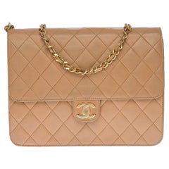Chanel Classic  shoulder bag in beige quilted lambskin and gold hardware