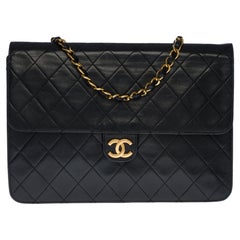 Chanel Classic shoulder bag in black quilted lambskin and gold hardware