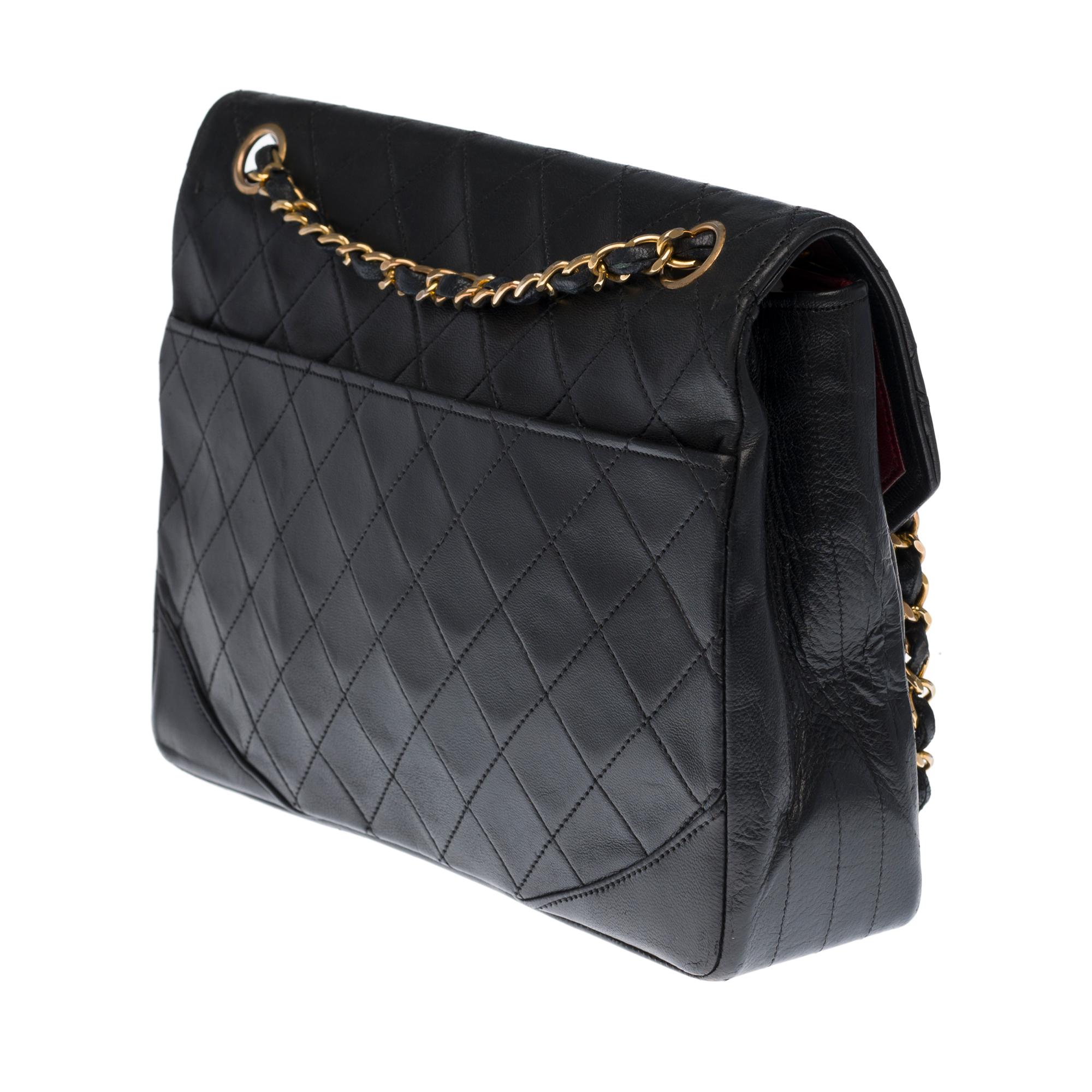 Chanel Classic Shoulder bag in black quilted leather and gold hardware In Good Condition In Paris, IDF