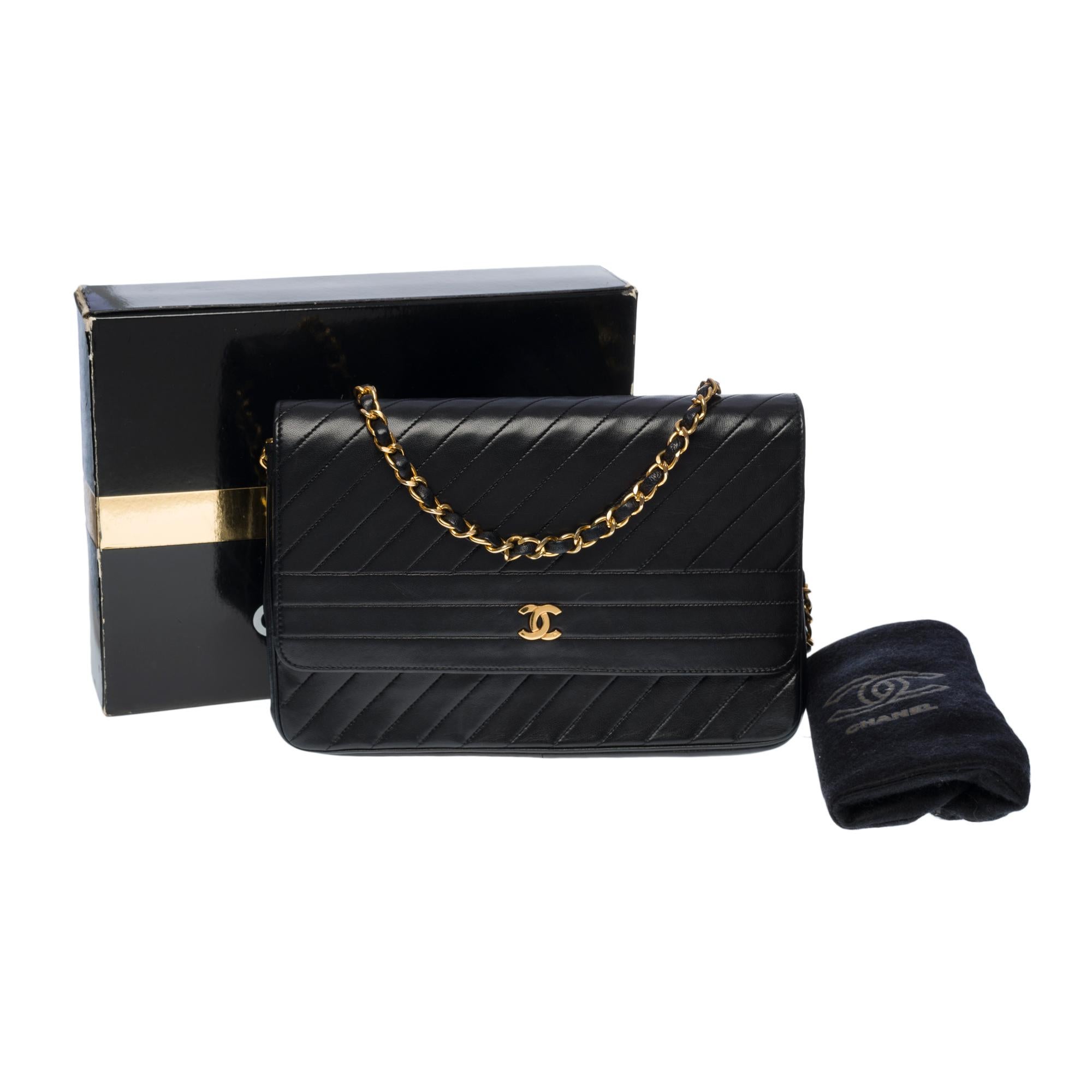 Chanel Classic shoulder bag in black quilted leather with herringbone , GHW 6