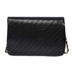 Chanel Classic shoulder bag in black quilted leather with herringbone , GHW