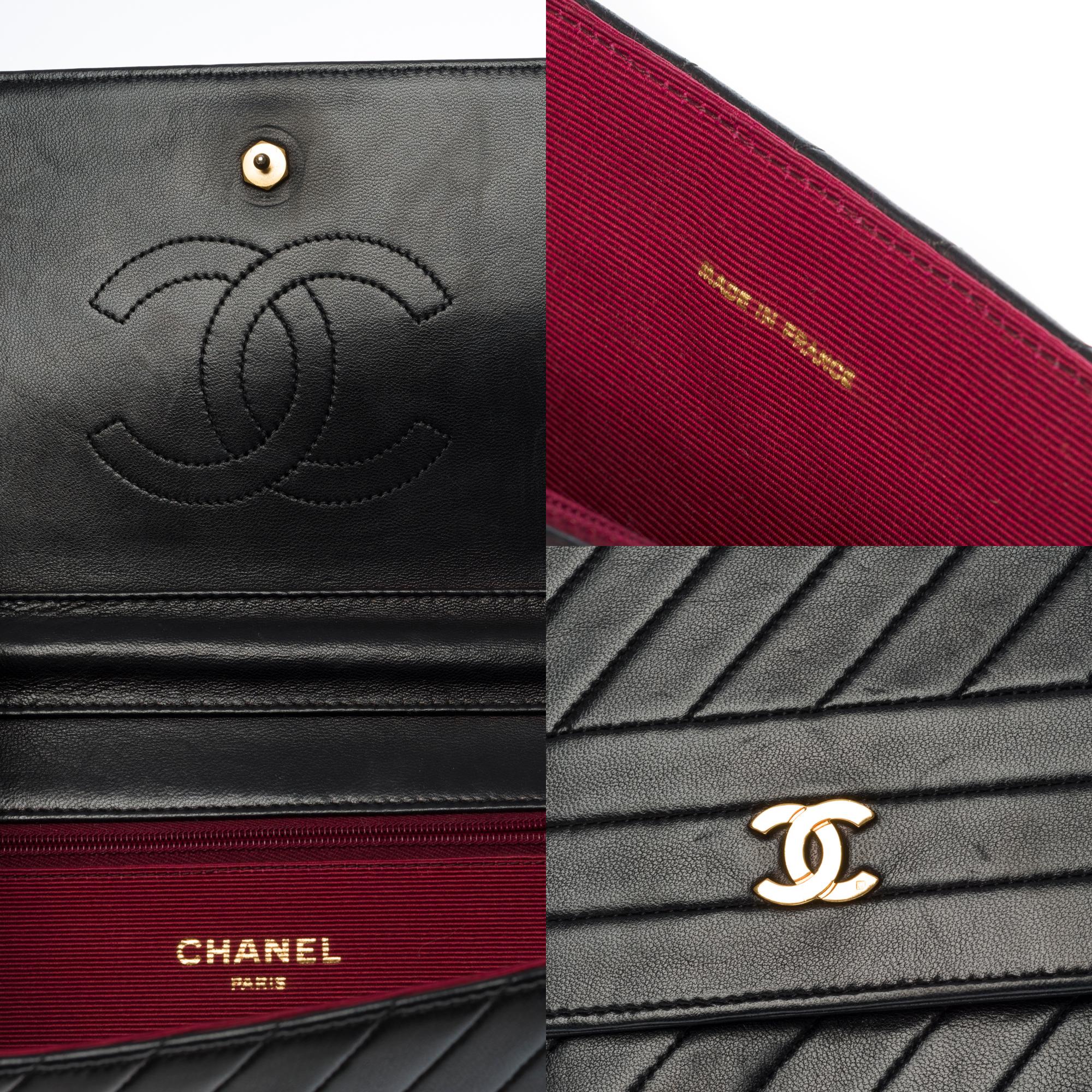 Women's Chanel Classic shoulder bag in black quilted leather with herringbone , GHW