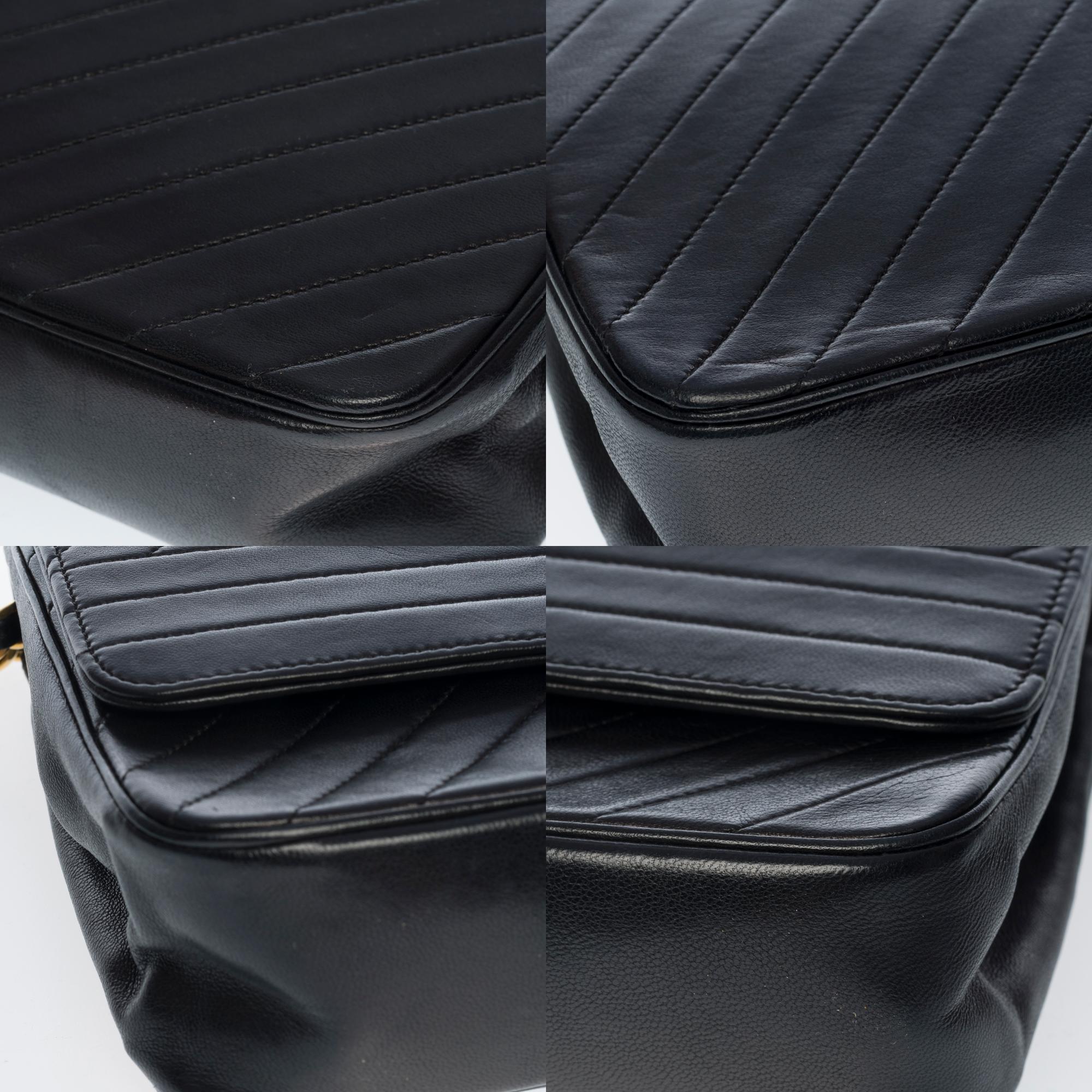 Chanel Classic shoulder bag in black quilted leather with herringbone , GHW 4
