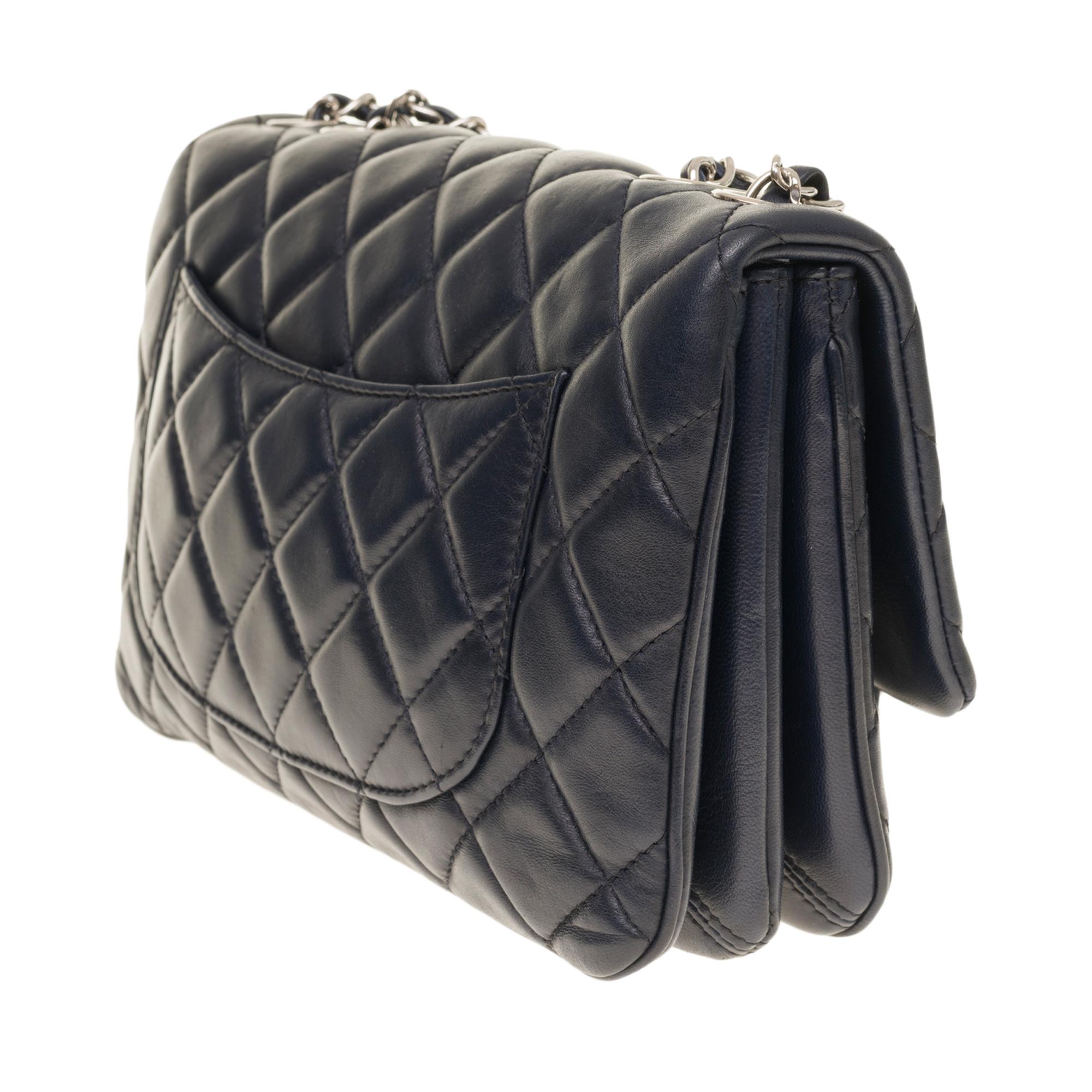 Chanel Classic shoulder bag in Navy blue quilted lambskin leather, SHW In Excellent Condition In Paris, IDF