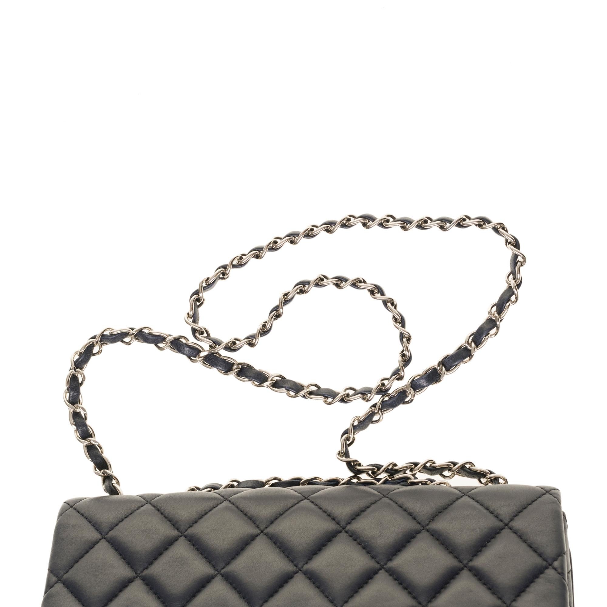 Chanel Classic shoulder bag in Navy blue quilted lambskin leather, SHW 3