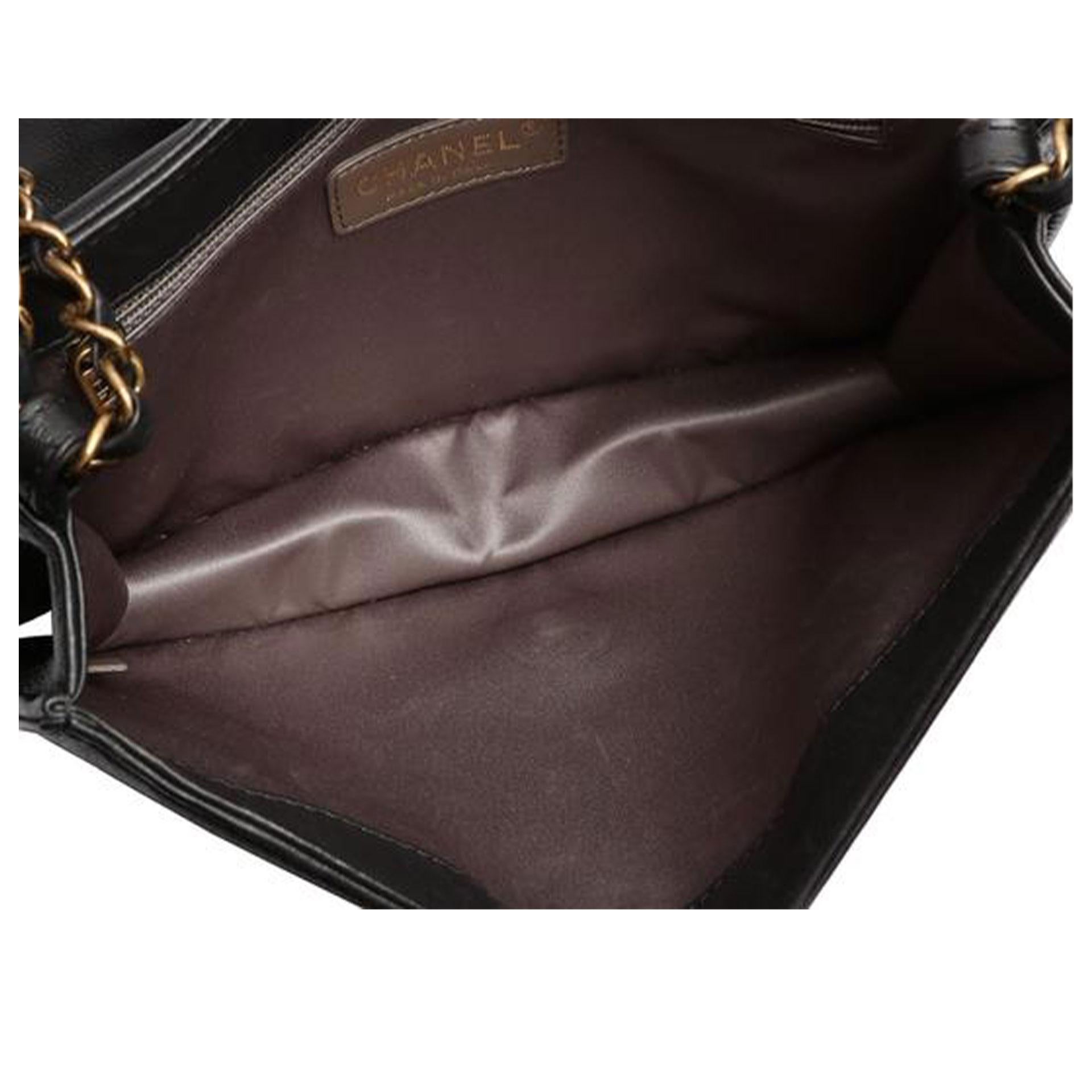 Chanel Classic Shoulder Chain Flap Bolso cruzado de piel de becerro negra en venta 1