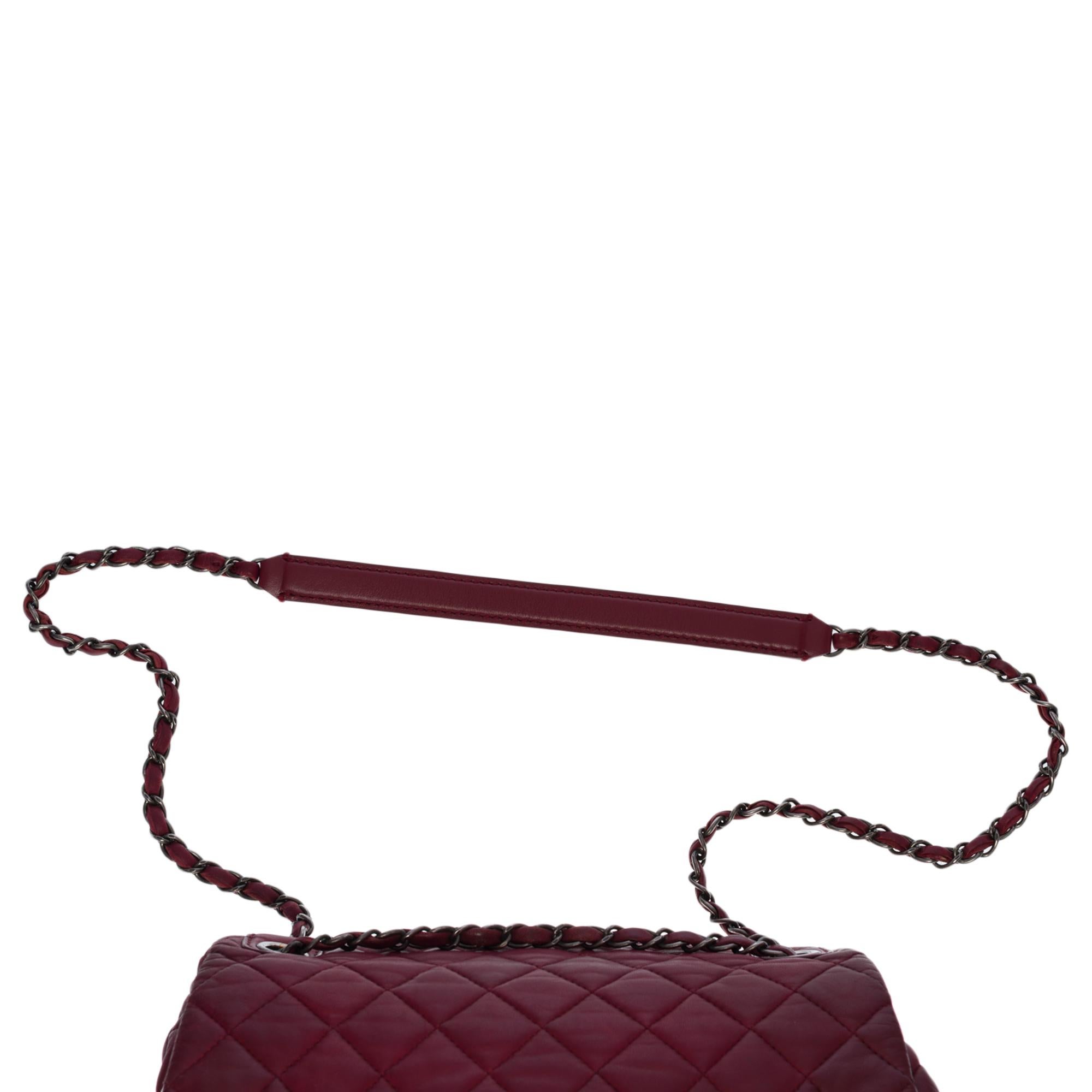 Chanel  Classic shoulder Flap bag in amaranth quilted lambskin leather , SHW 3
