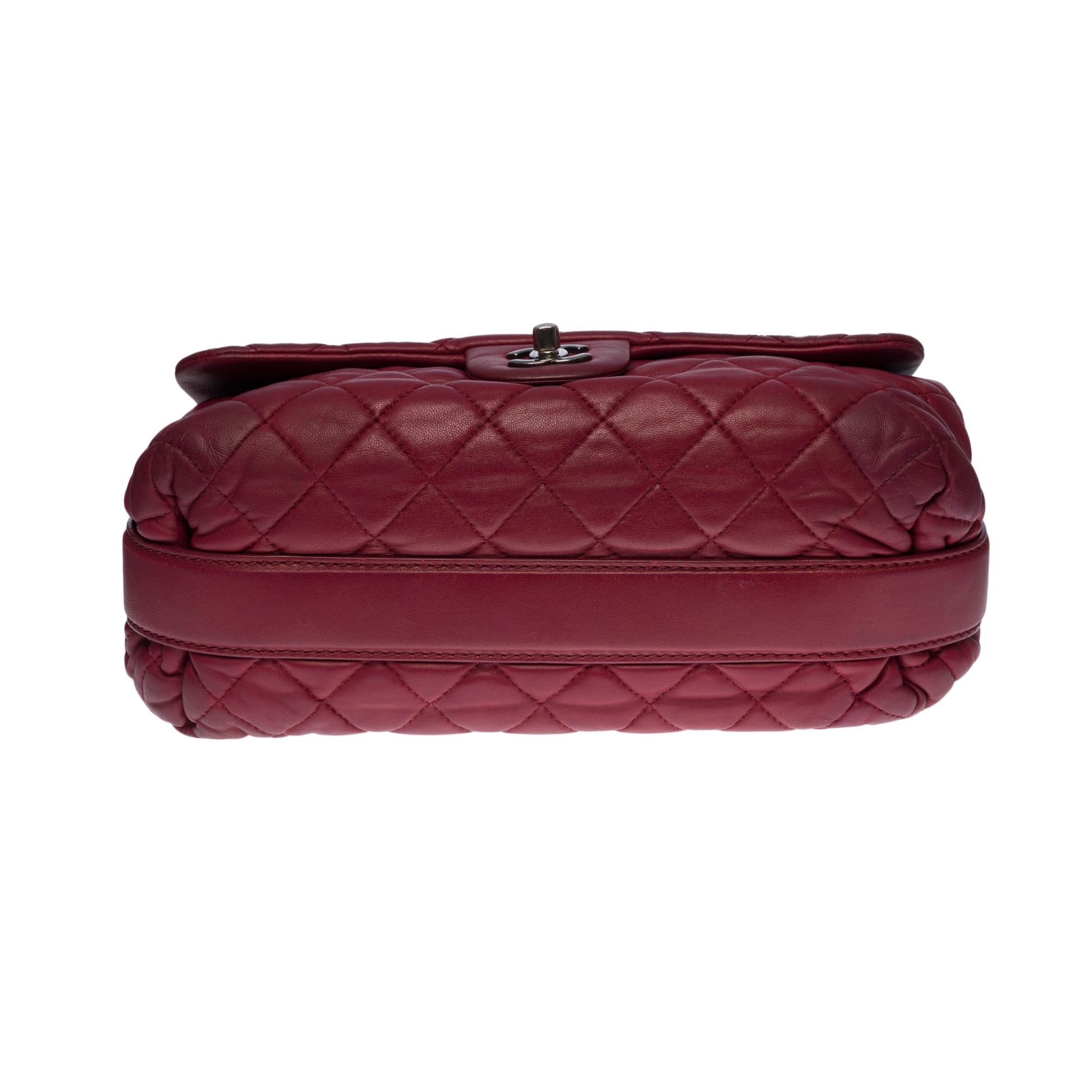 Chanel  Classic shoulder Flap bag in amaranth quilted lambskin leather , SHW 4