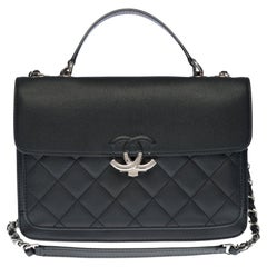 Chanel Classic shoulder Flap bag in black caviar leather and silver hardware