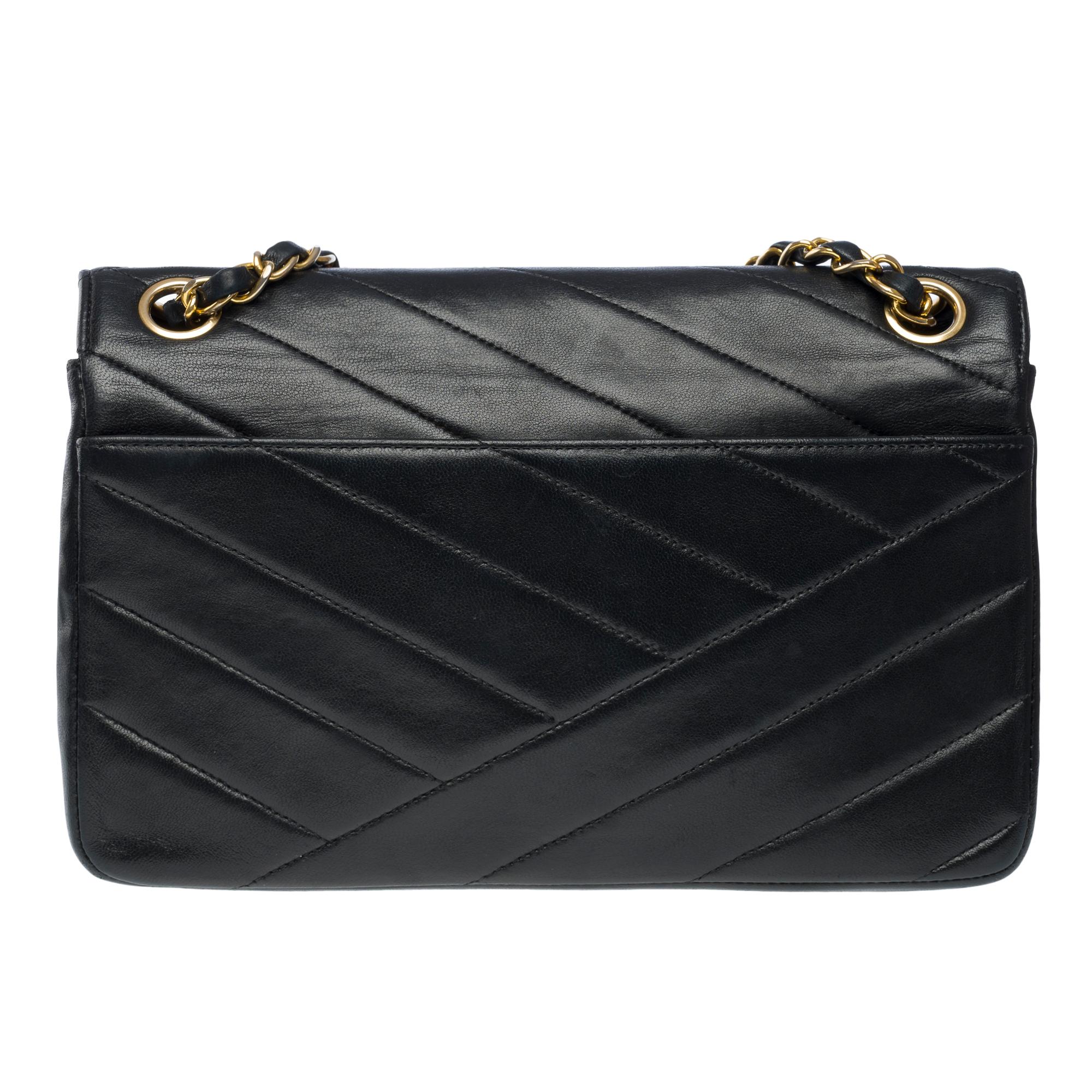 Women's Chanel Classic shoulder flap bag in black herringbone quilted lamb leather, GHW