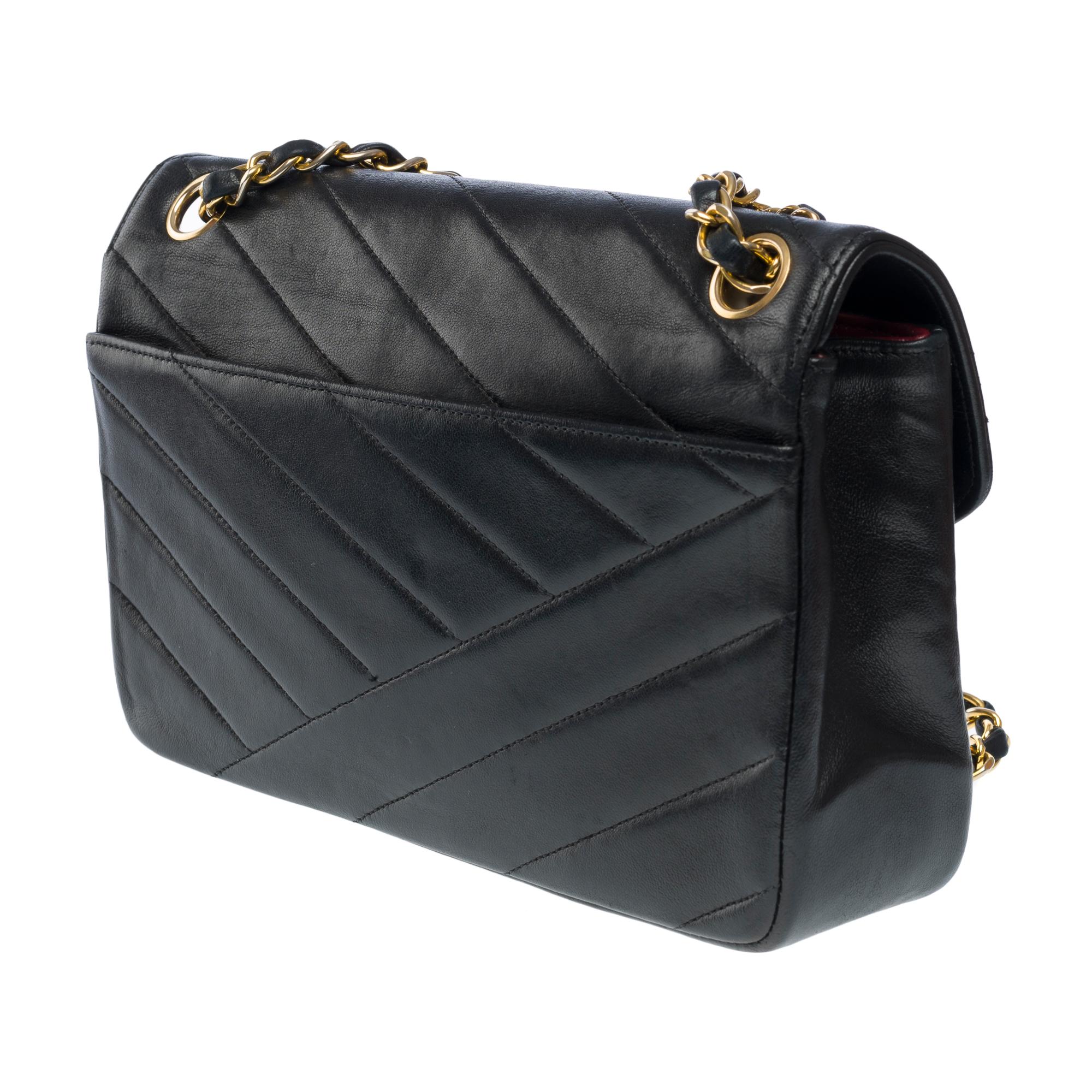 Chanel Classic shoulder flap bag in black herringbone quilted lamb leather, GHW 2