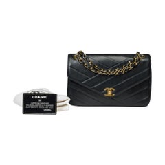 Chanel Classic shoulder flap bag in black herringbone quilted lamb leather, GHW