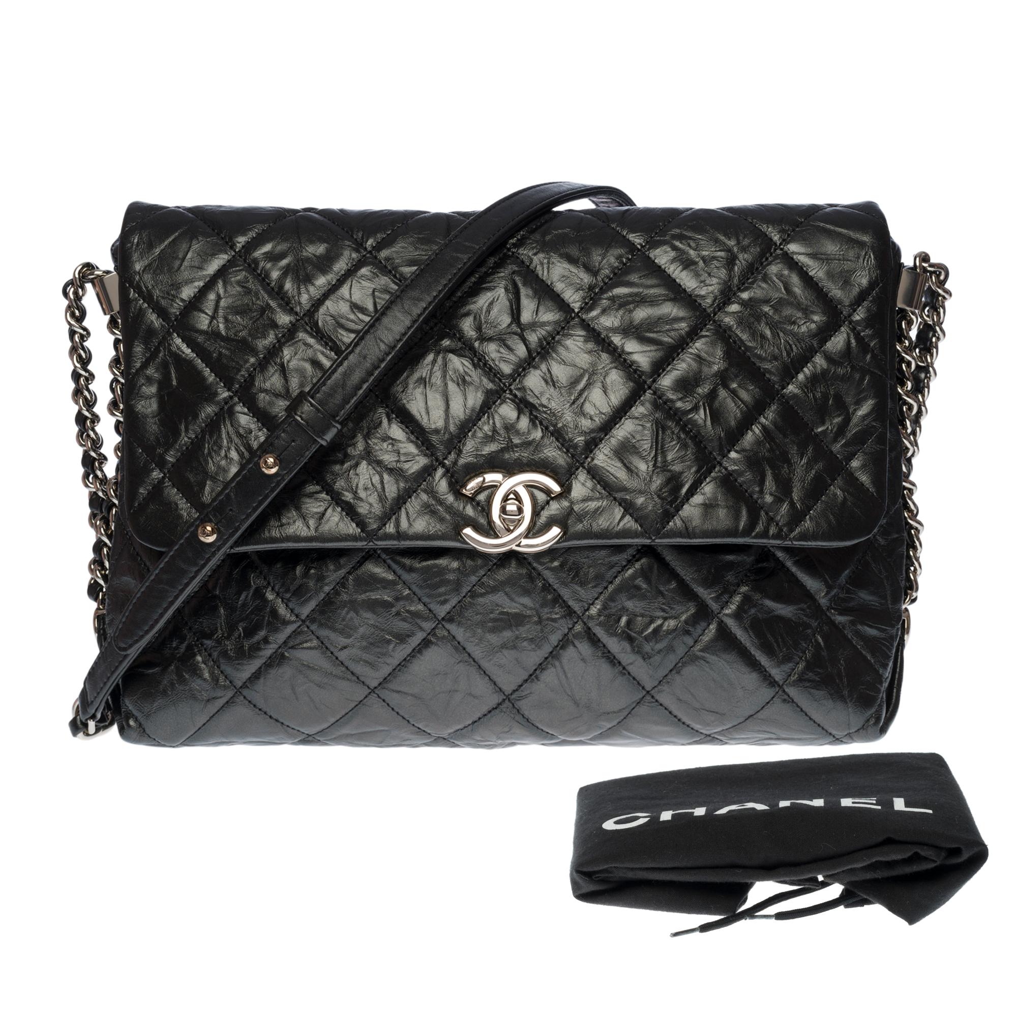 Chanel Classic shoulder Flap bag in black quilted aged leather, SHW 3