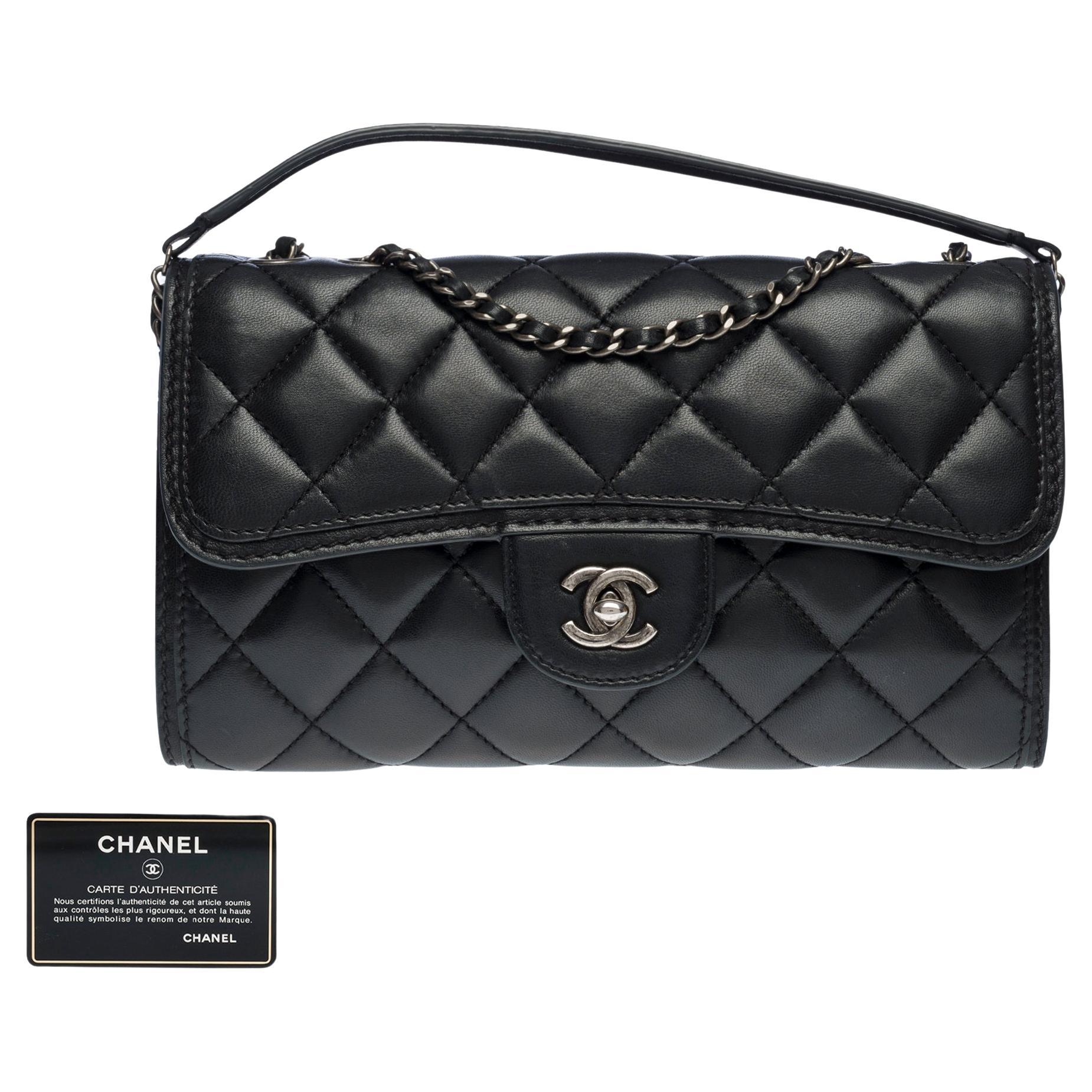 Chanel Classic shoulder flap bag in black quilted lambskin leather, RHW For Sale