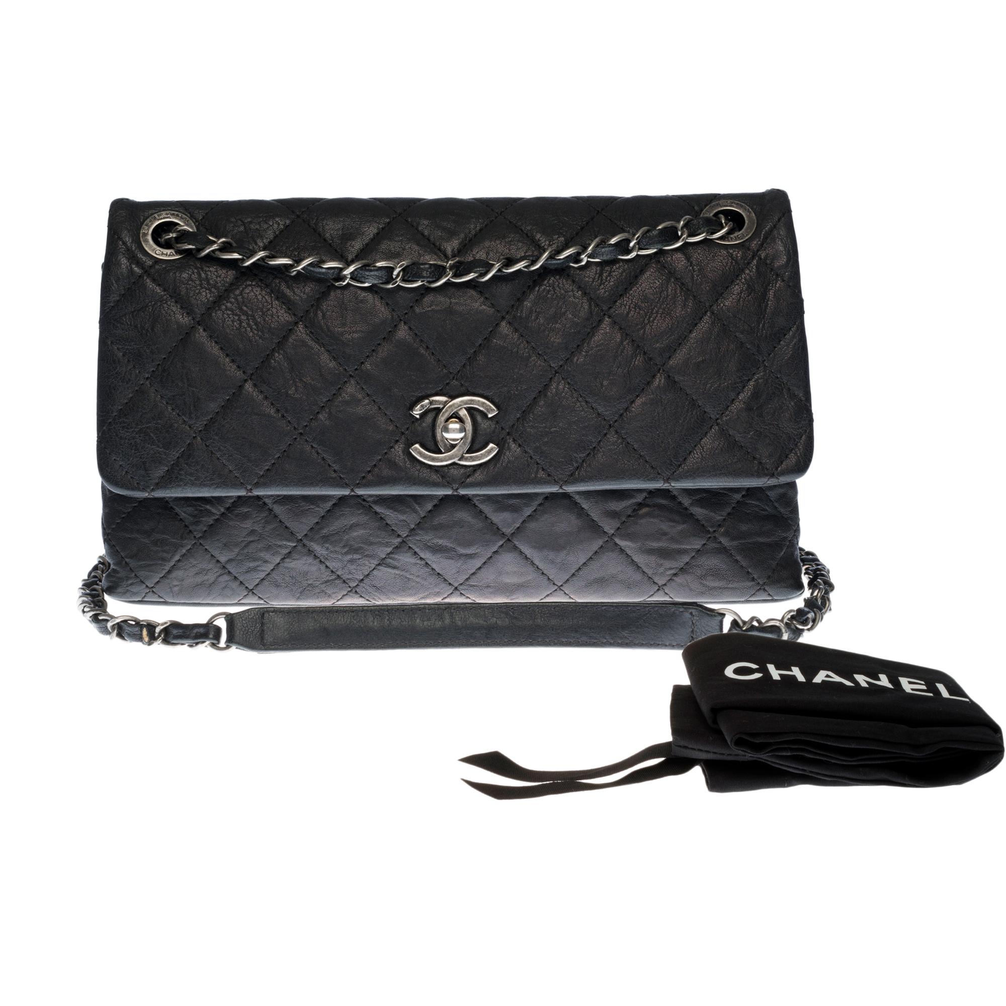 Chanel Classic shoulder Flap bag in black quilted leather and silver hardware 6