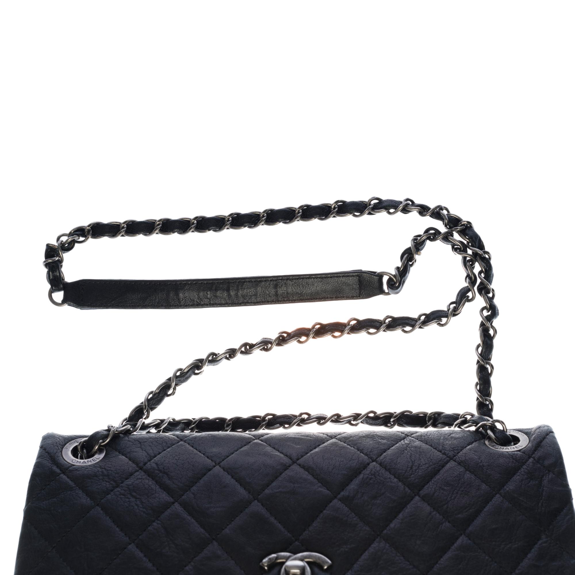 Chanel Classic shoulder Flap bag in black quilted leather and silver hardware 3