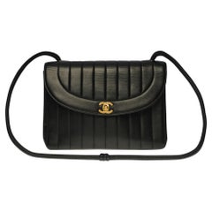Chanel Classic shoulder flap bag in black quilted leather with herringbone , GHW