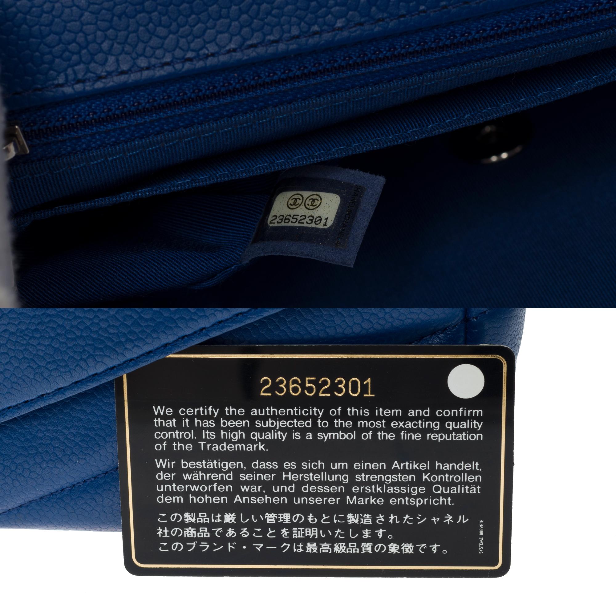 Chanel Classic Umhängetasche mit Überschlag aus blauem, gestepptem Kaviarleder, SHW im Angebot 3
