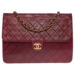 Chanel Classic shoulder Flap bag in burgundy quilted lambskin and gold hardware