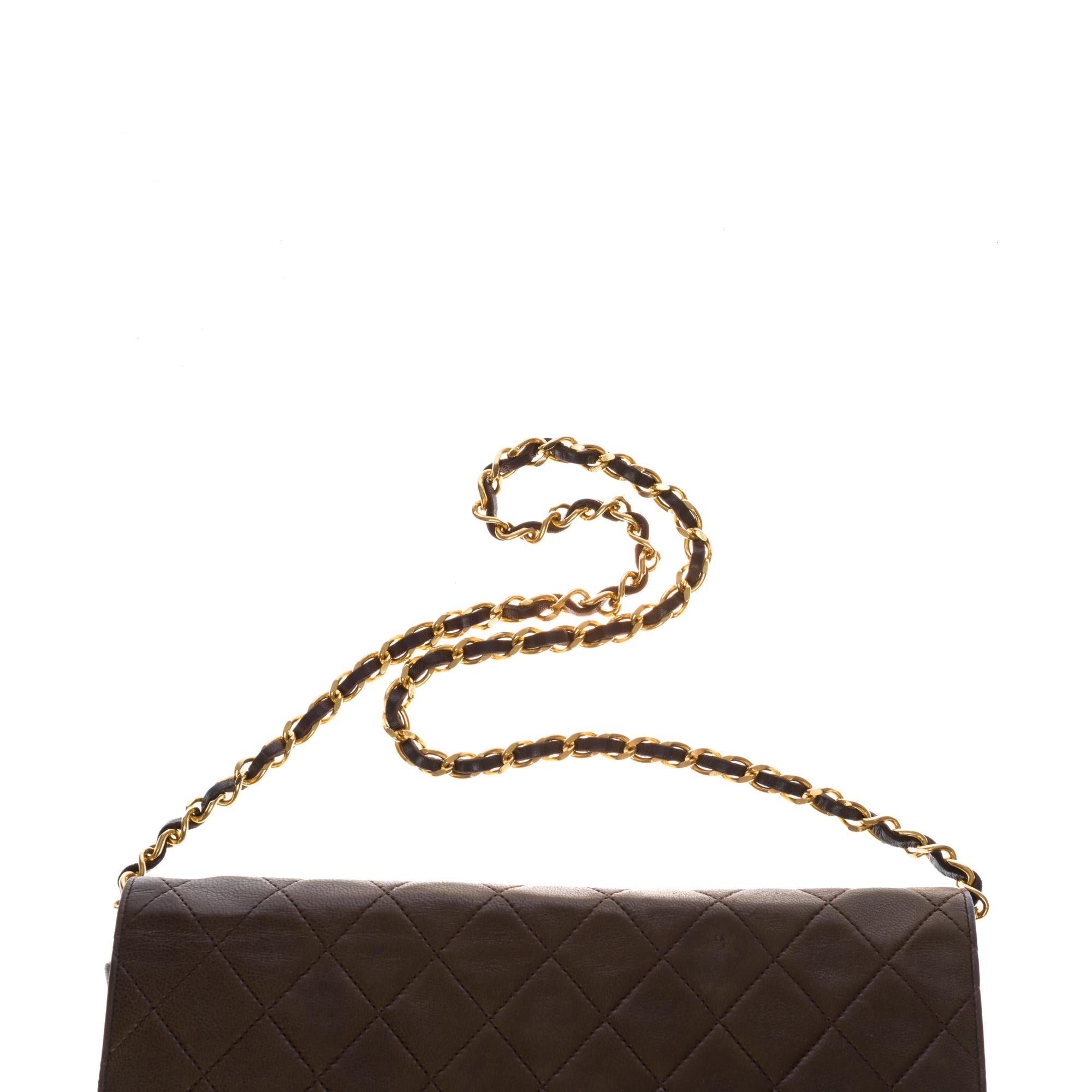 Chanel Classic shoulder Flap bag in Khaki quilted lambskin and gold hardware 3
