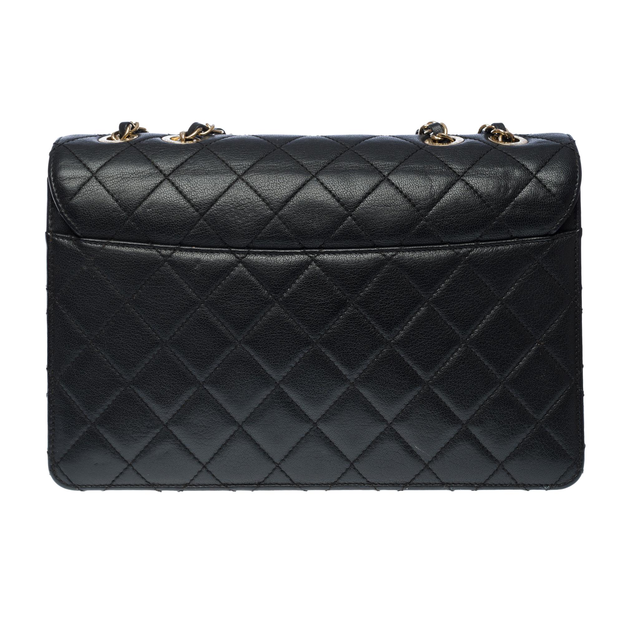 De las mujeres Bolso de hombro Chanel Classic de solapa única en piel acolchada negra , GHW en venta