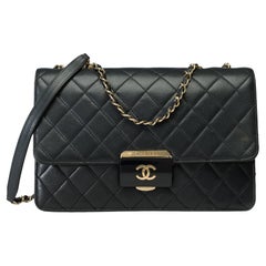 Bolso de hombro Chanel Classic de solapa única en piel acolchada negra , GHW