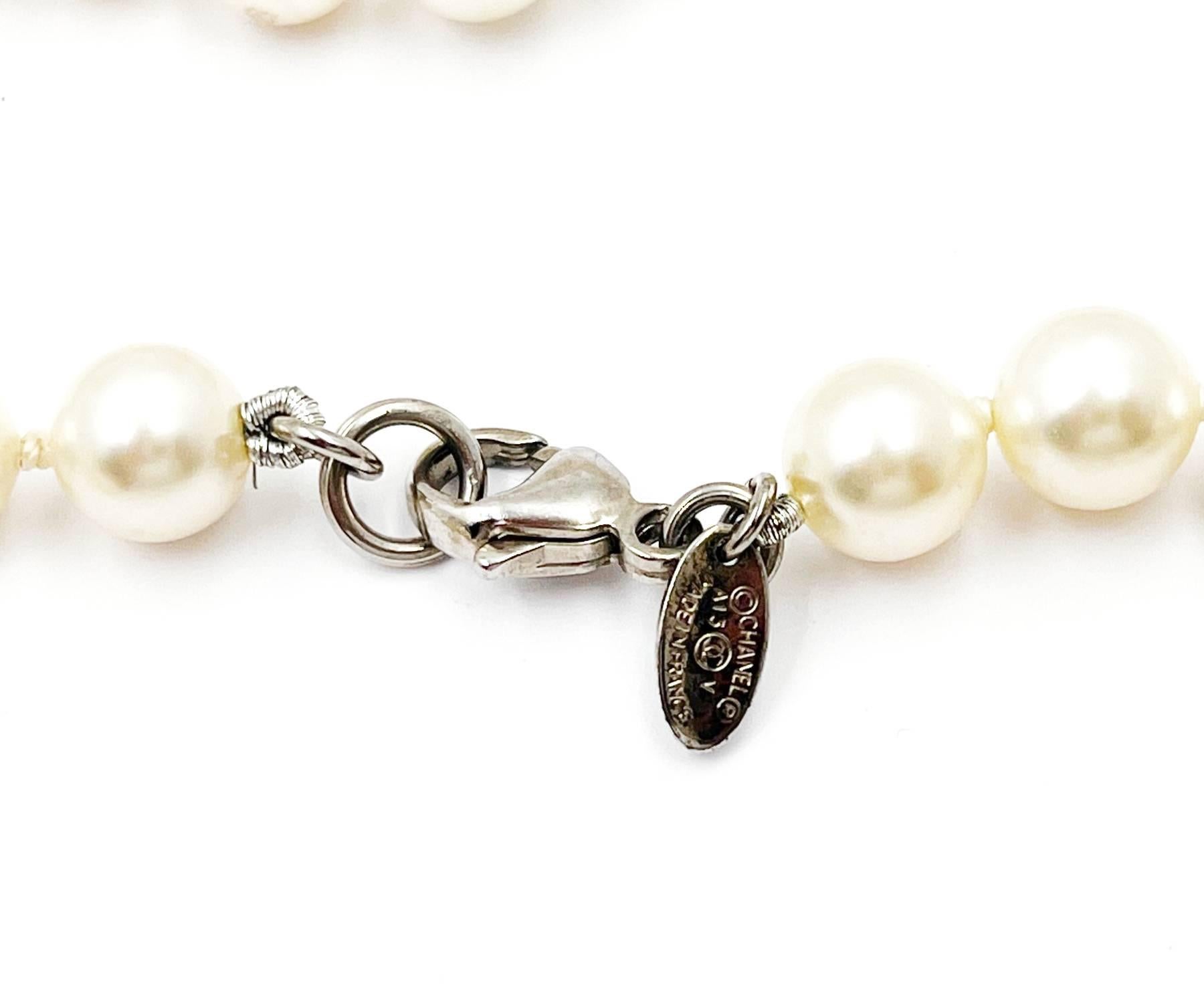 Chanel Classic Silber CC 72″ Super lange Faux Perlenkette Damen im Angebot