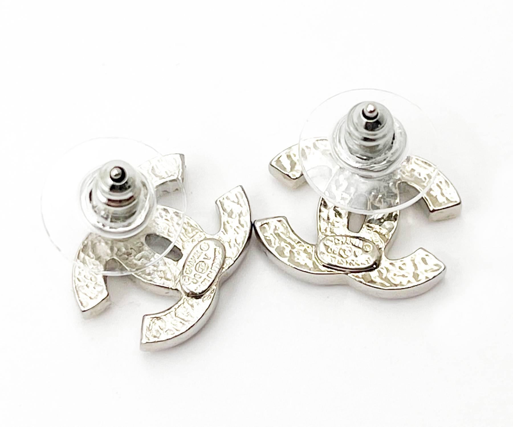 Chanel Classic Silver CC Crystal Medium Piercing Earrings In Excellent Condition For Sale In Pasadena, CA