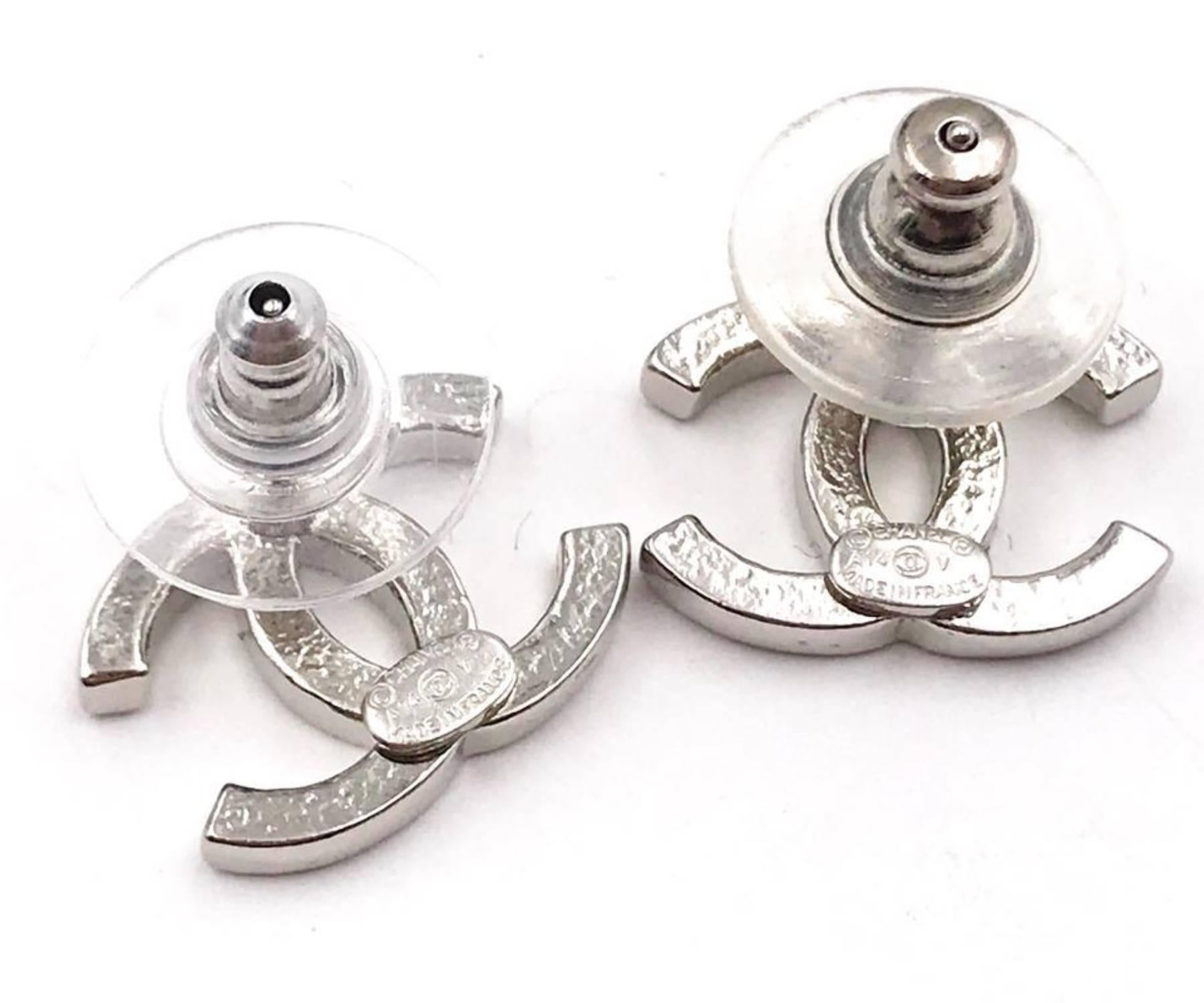 Chanel Klassische Silber CC Kristall Moscova Ohrringe mit durchbohrten Ohrringen (Kunsthandwerker*in)