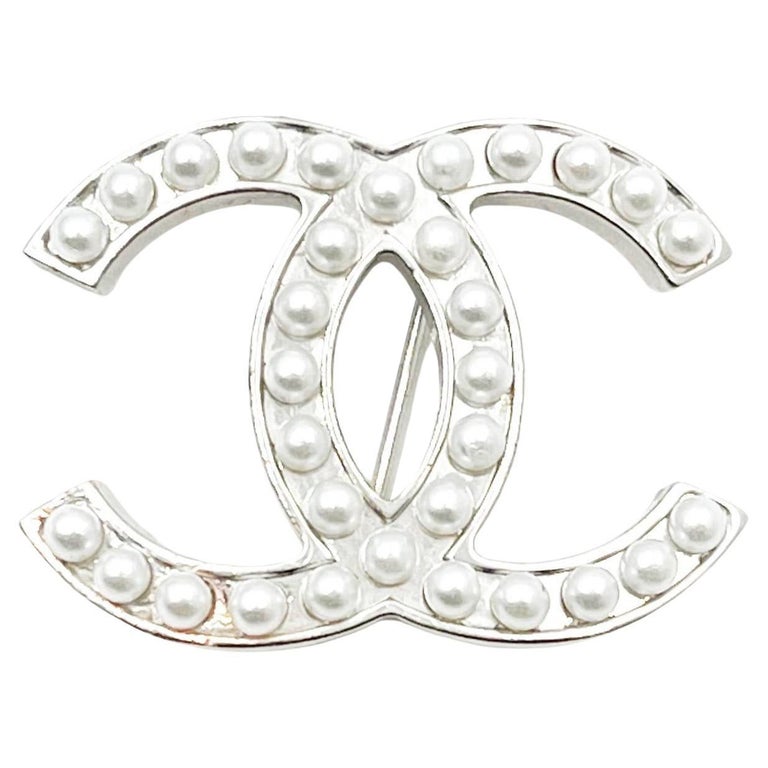 Chanel CC logo XL Pearl Crystals mid cloth Gold Tone Pin/Brooch
